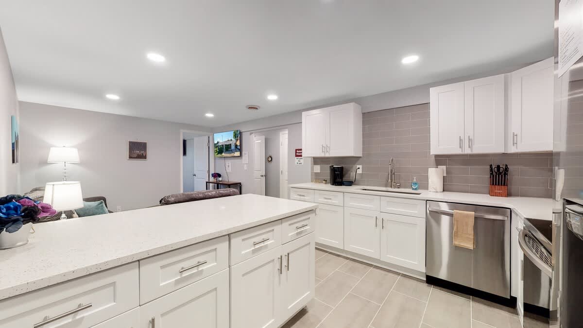 Spacious Lower Unit Updated Two King Beds in Denver