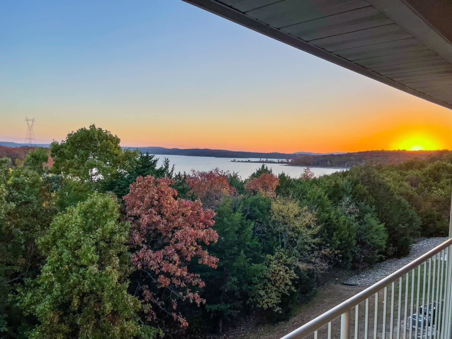Sunset Daydream - Elegant Condo on Table Rock!