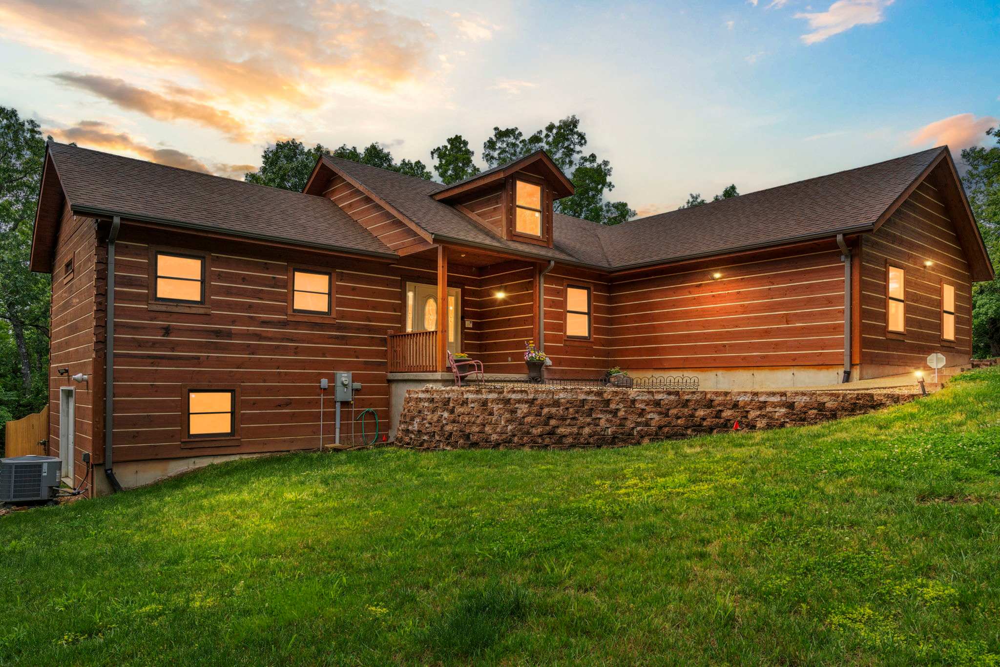 Teal's Treasure - Secluded Lakeside Cabin for 8!