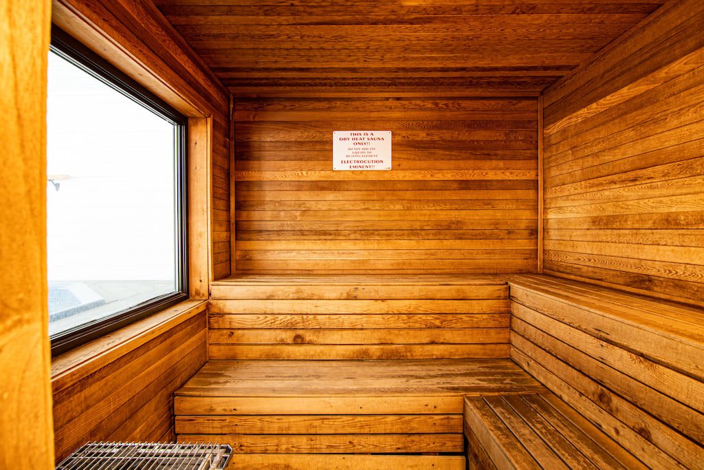 Great Escape II - Resort Style 2 BDR Condo on Golf Course with Pool! 5