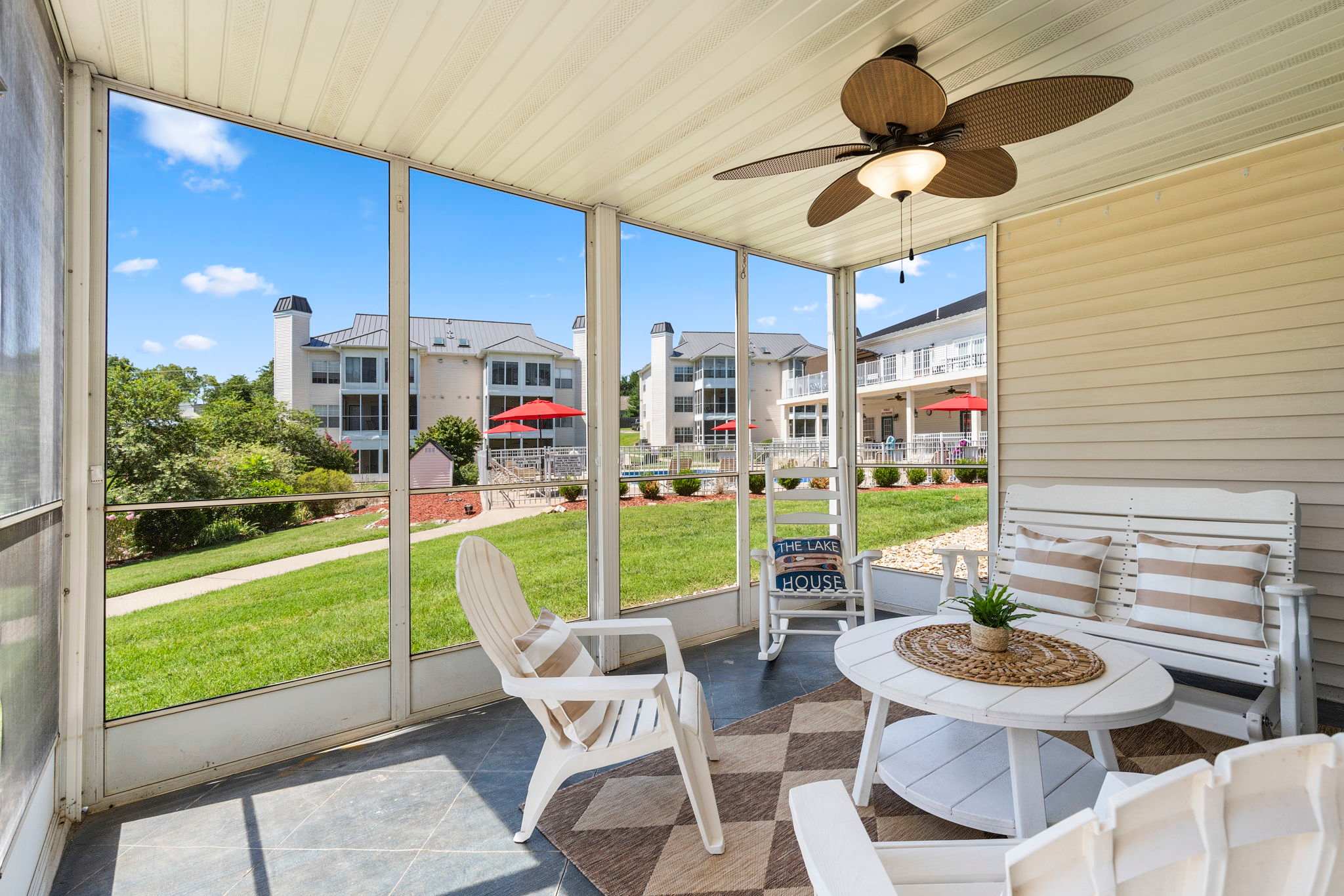 2 Pools Near the Lake and 76 Strip - Starbucks 4