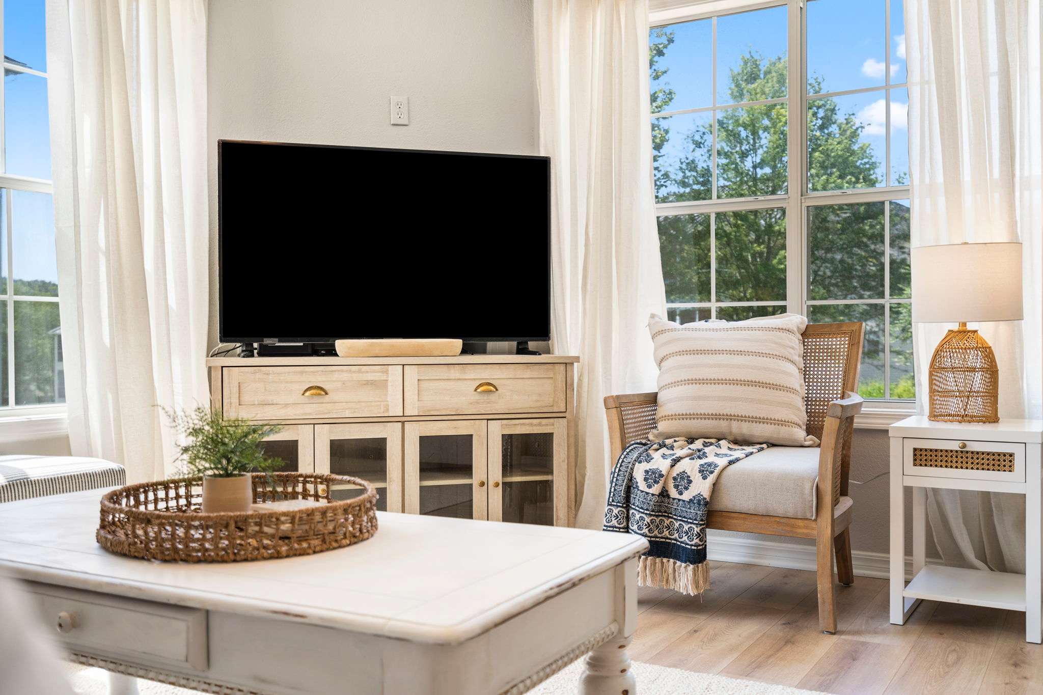 2 Pools Near the Lake and 76 Strip - Starbucks