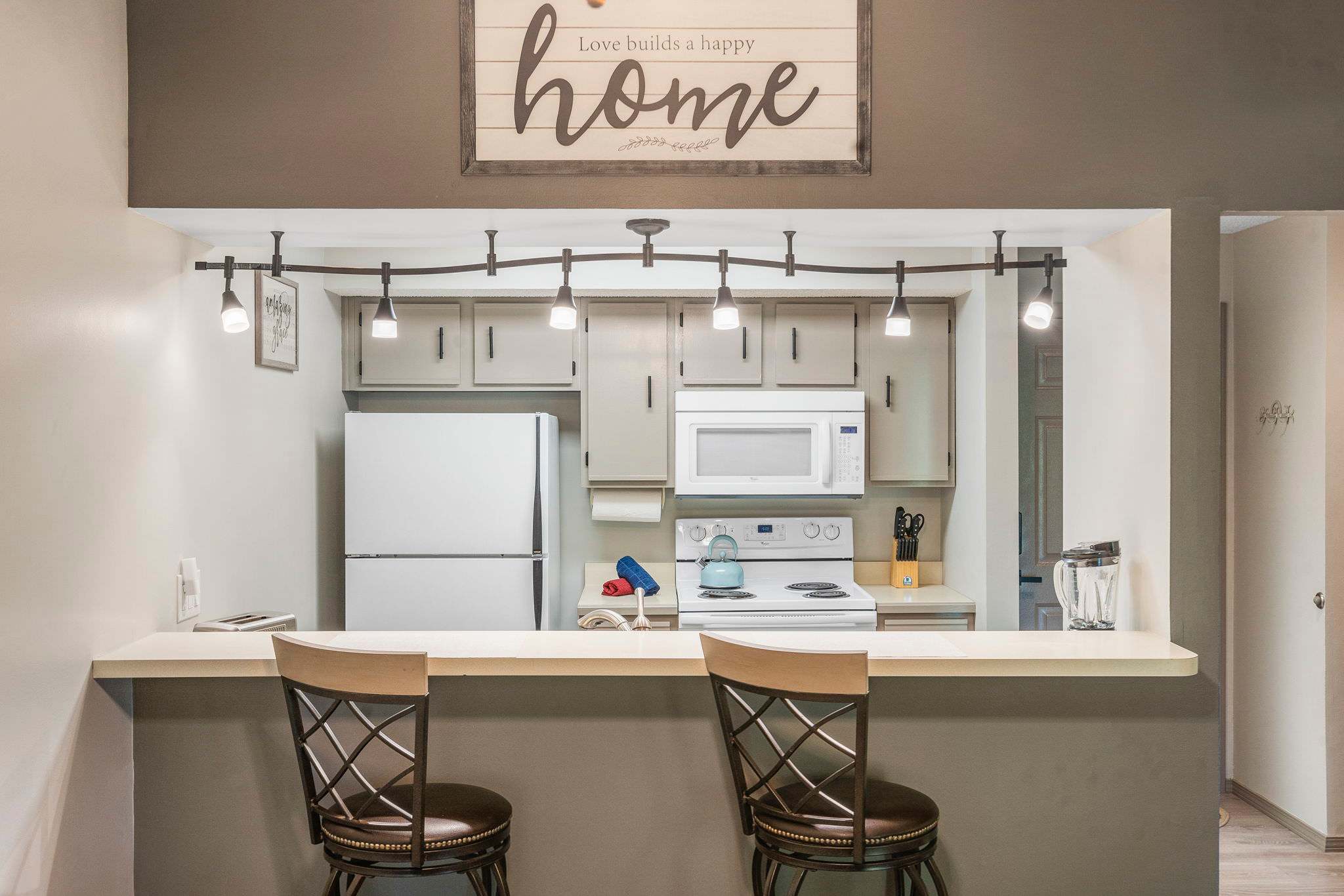 Kitchen bar counter with seating for 2