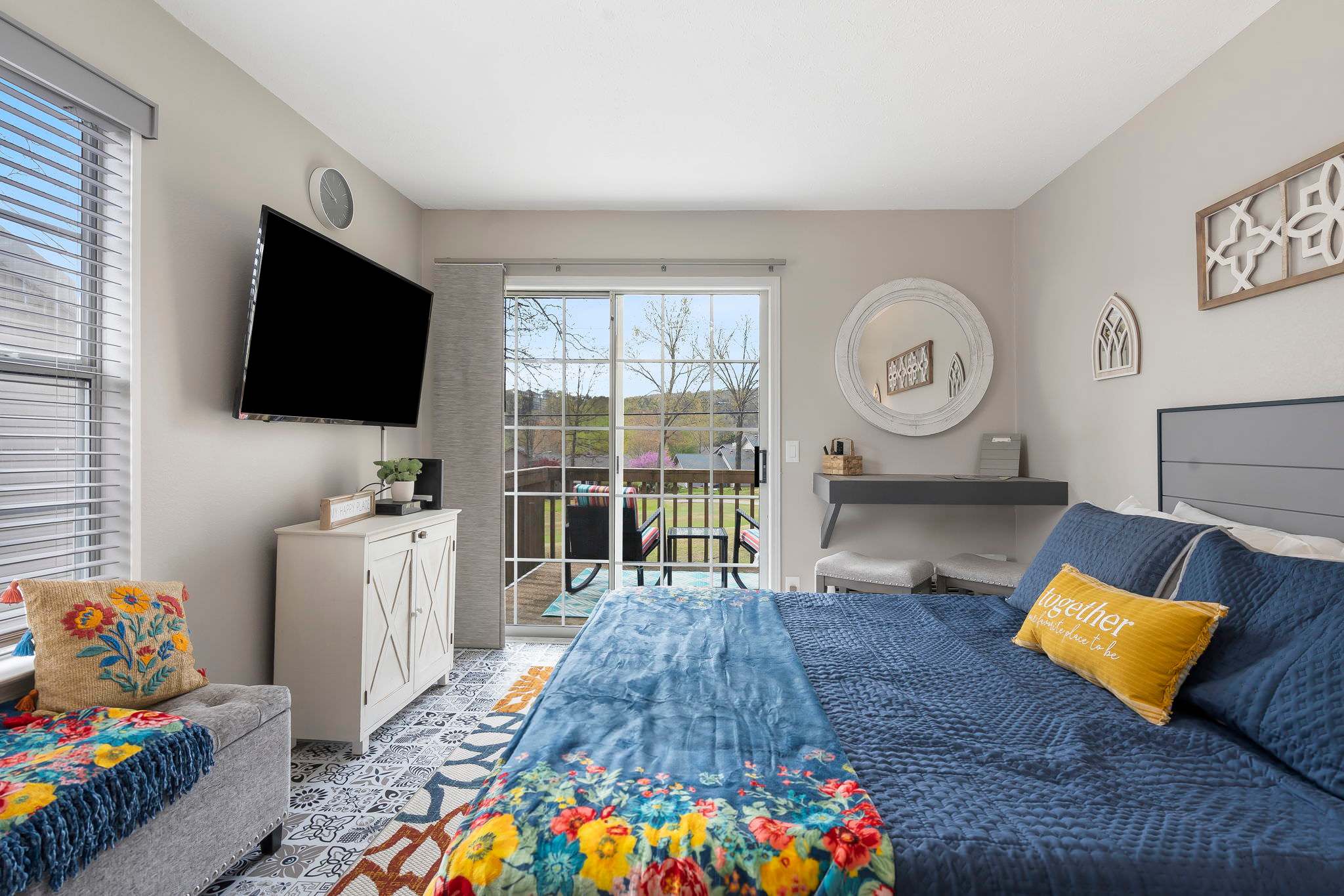 Happy Place Hideaway - Walk to Taneycomo!