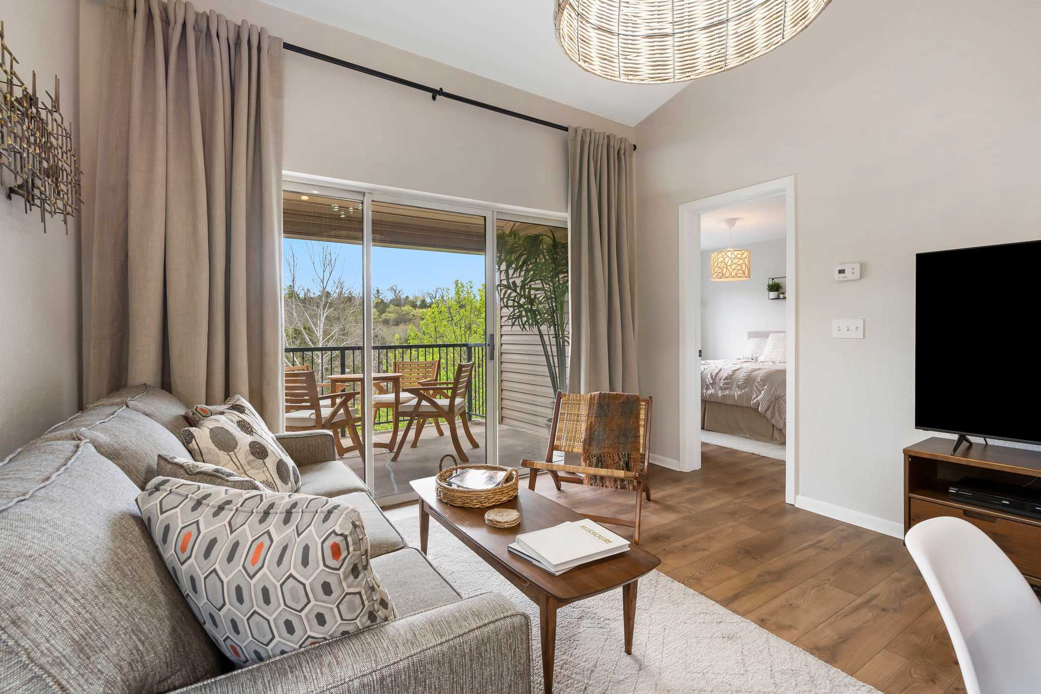 Whiskey's Hillside Retreat - Holiday Hills Branson Golf Resort