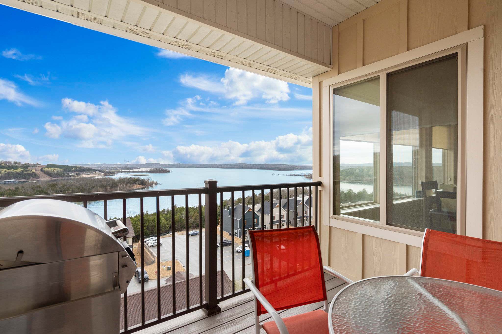 Majestic Lakeview Escape - Stunning Lake Views!