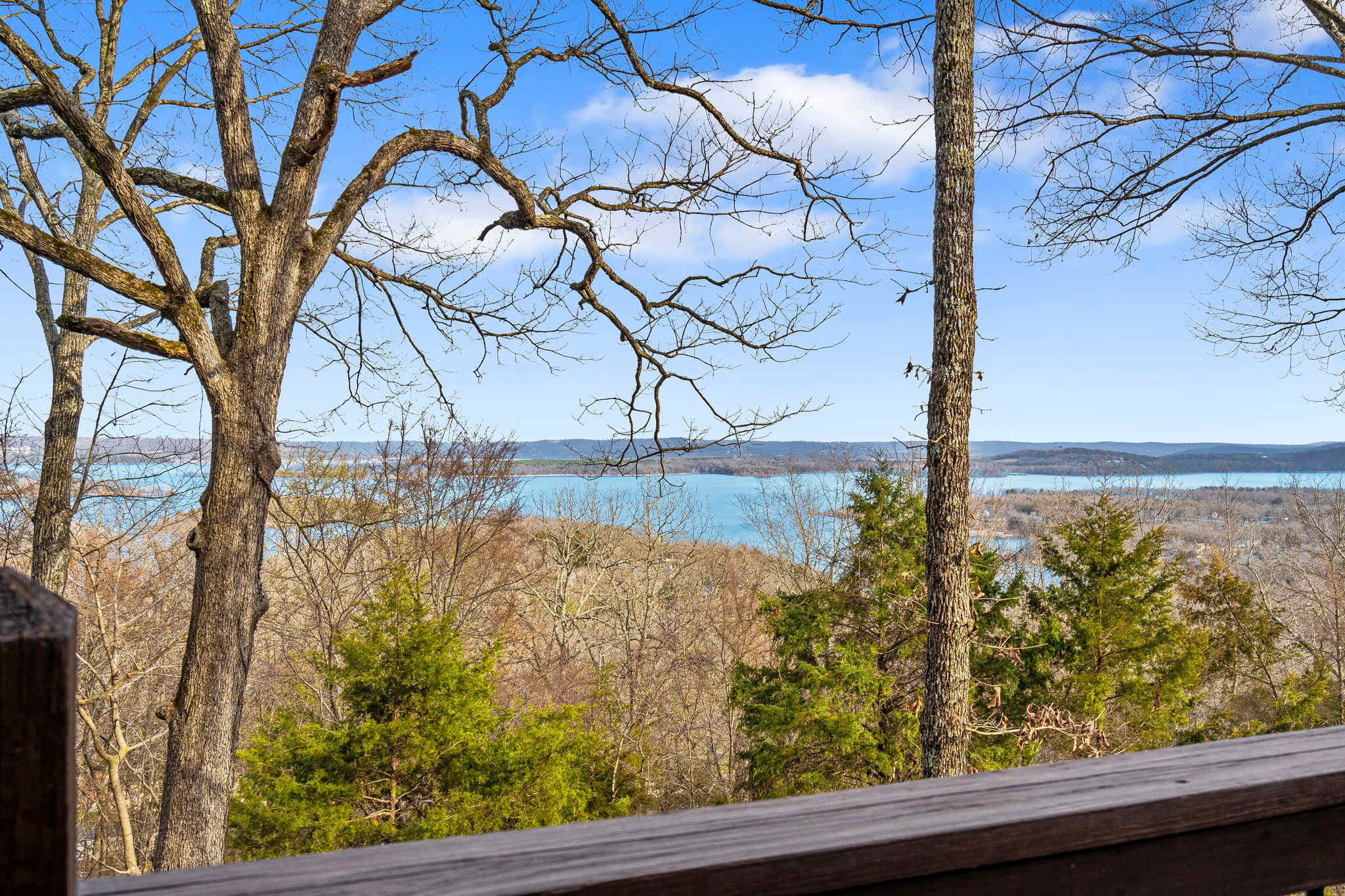 Unit 114 - Amazing panoramic lake views from the balcony
