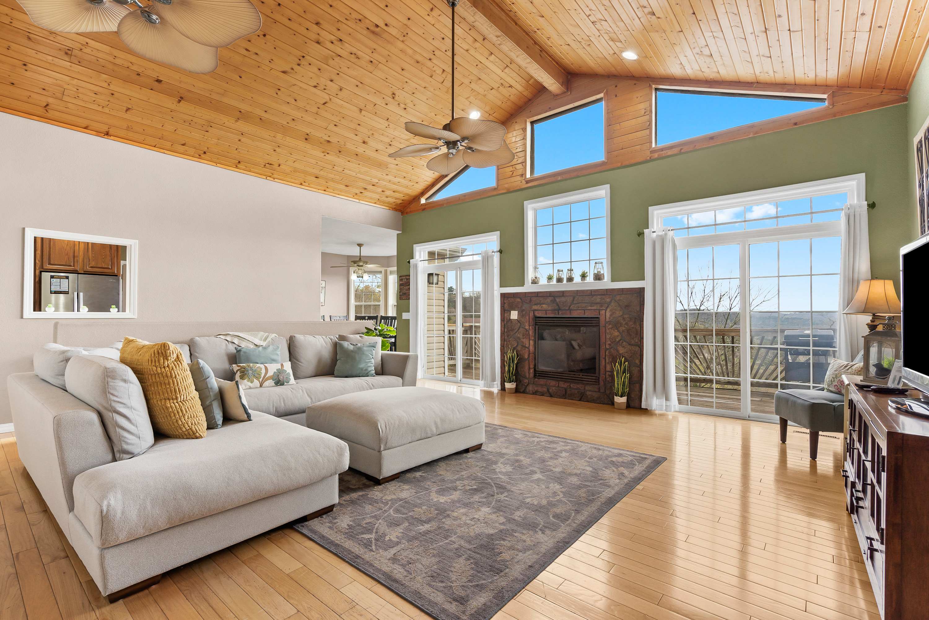 The Greenview Manor with Lake Views