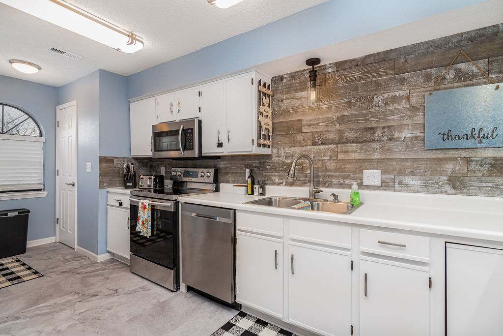 Gathering Place at the Foothills Near Parks! 4