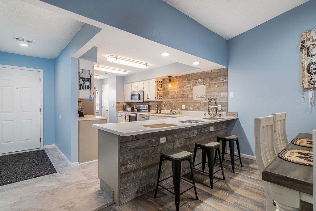 Gathering Place at the Foothills Near Parks! 2