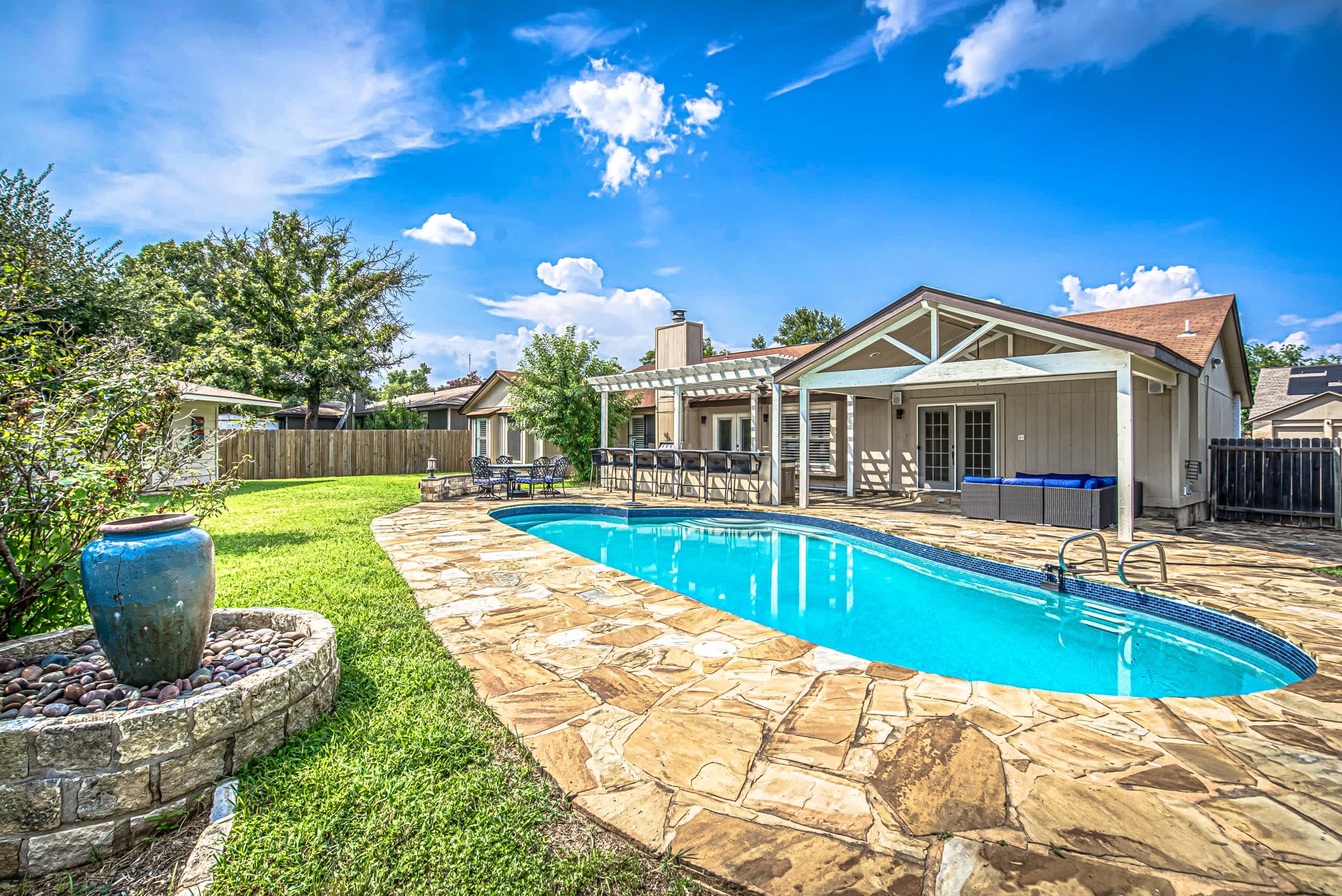 Family-Friendly 3BR w Private Pool & BBQ in SW Austin