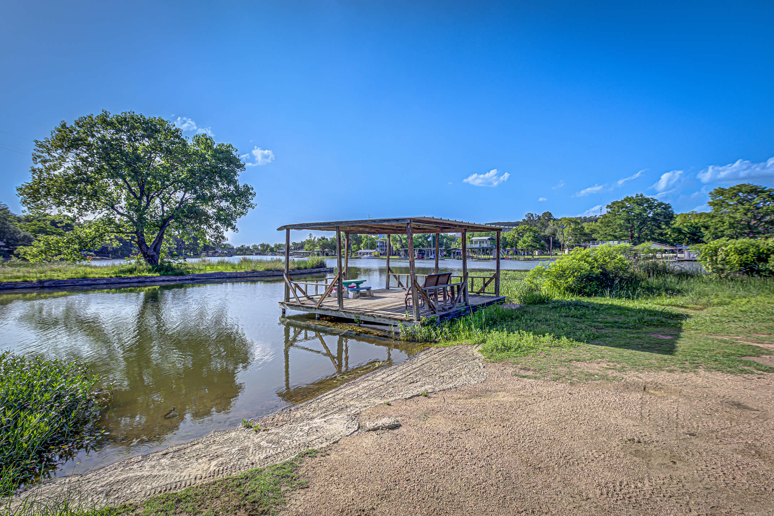 Kingsland Duo 2 Cottages in 1 w Lakeview! 5