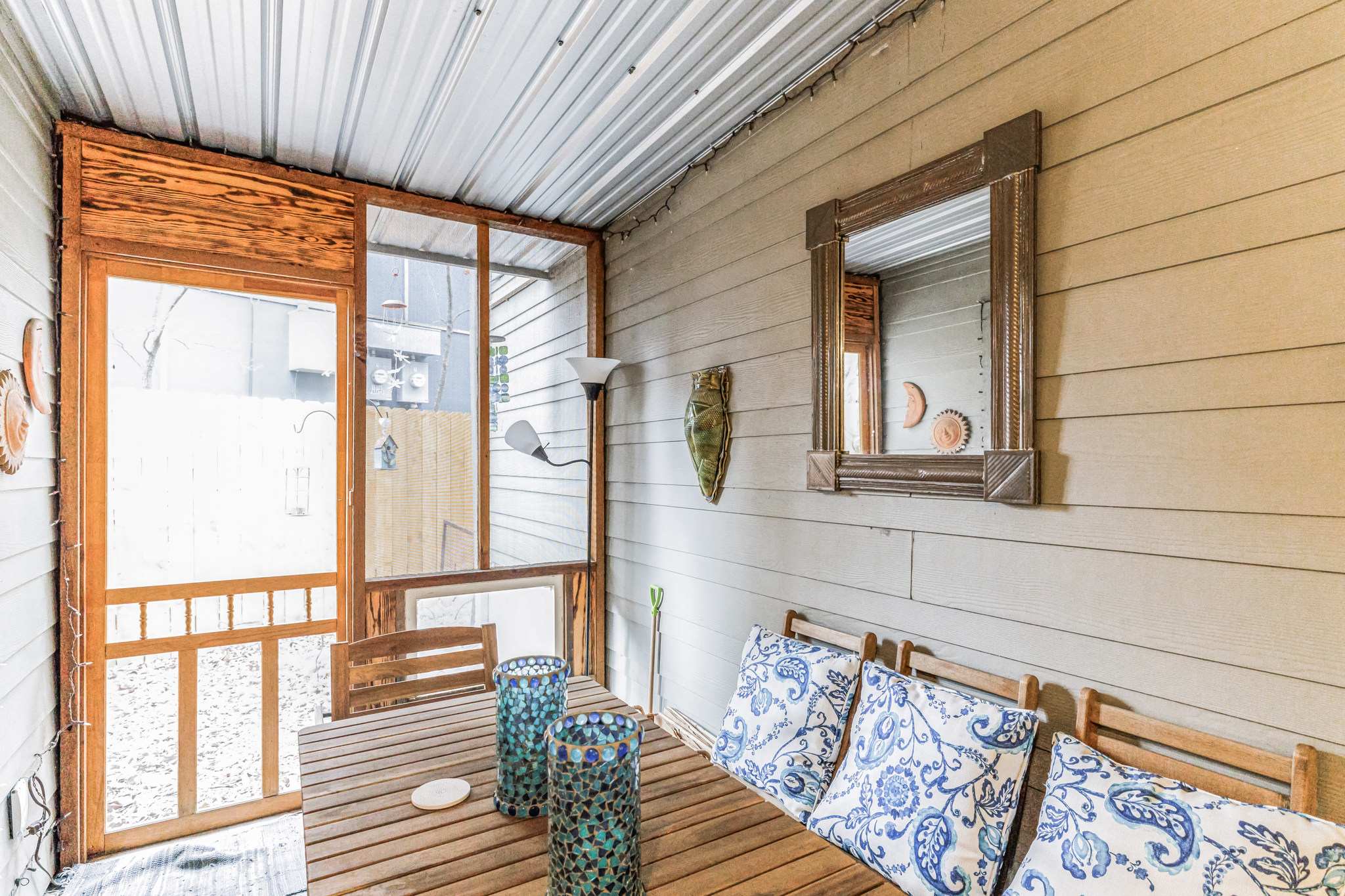 Screened in patio with table and seating