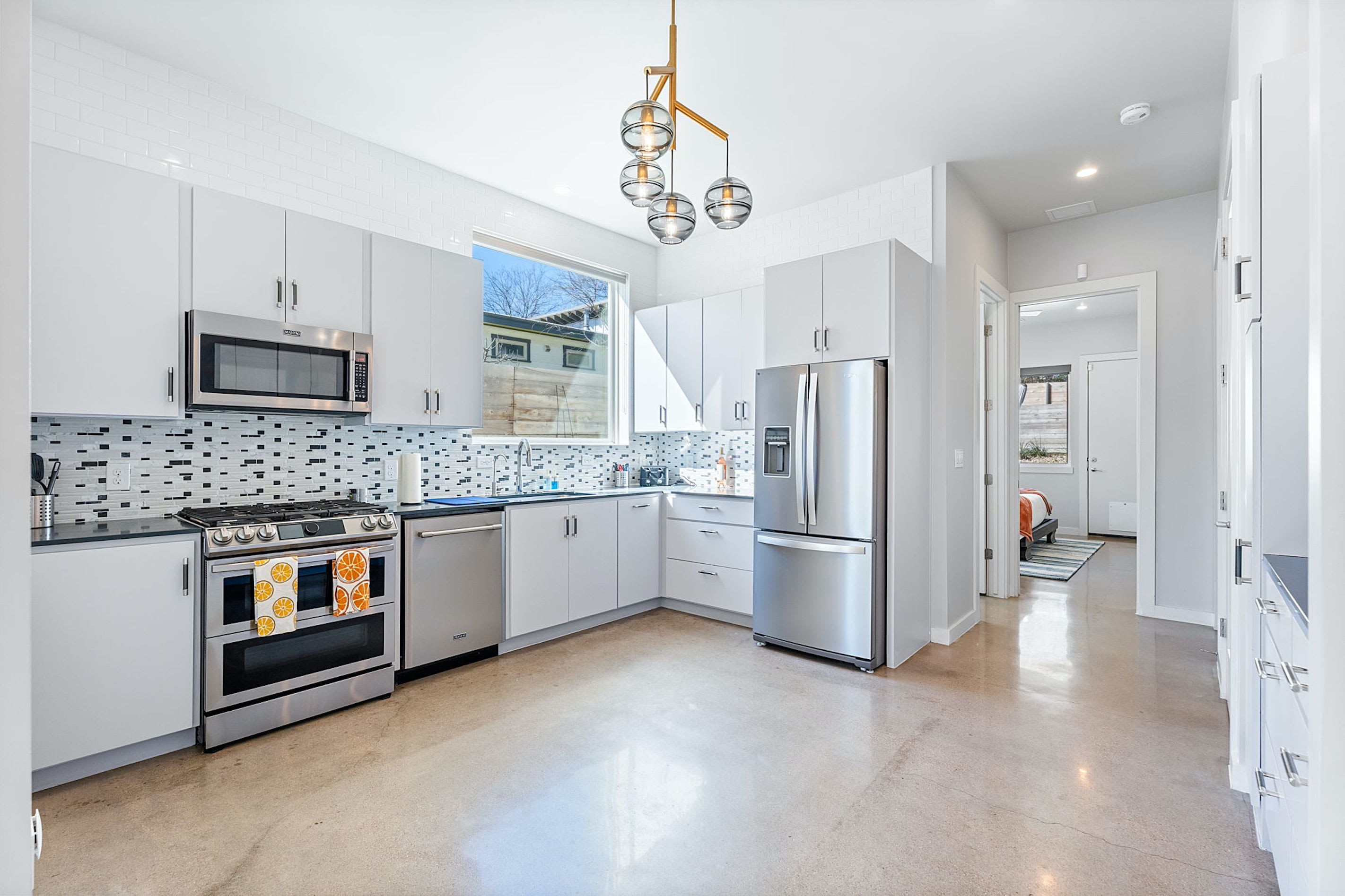 Trendy 3 bedroom in South Austin! Pet Friendly! 4