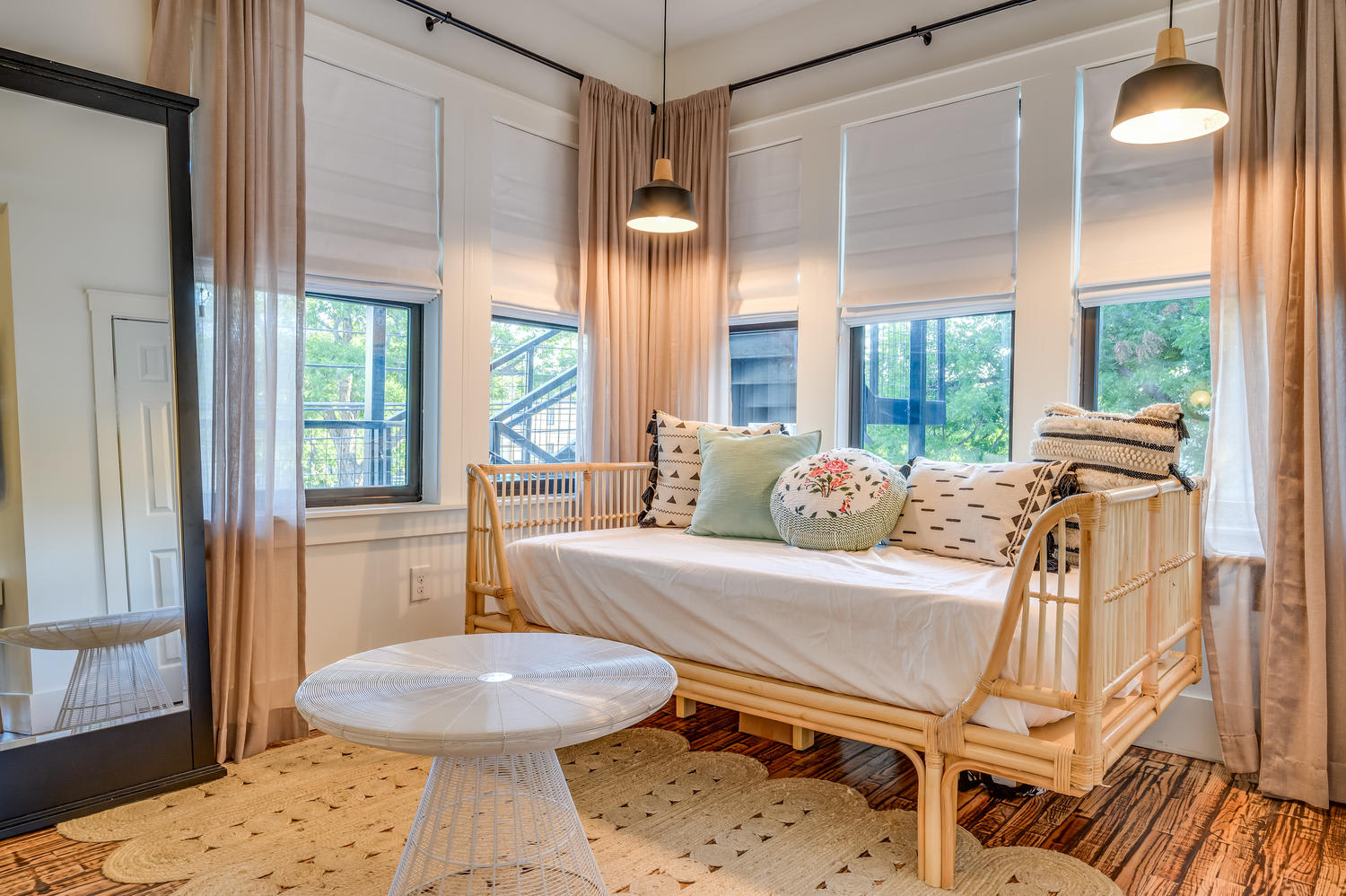 Suite 202 – The 2nd Floor Rattan & Stripes Suite boasts a pair of King Beds, Twin Day Bed, 2 Smart TVs, and En Suite Bathroom