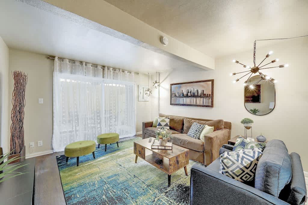 Centrally located in Historic Tarrytown 5