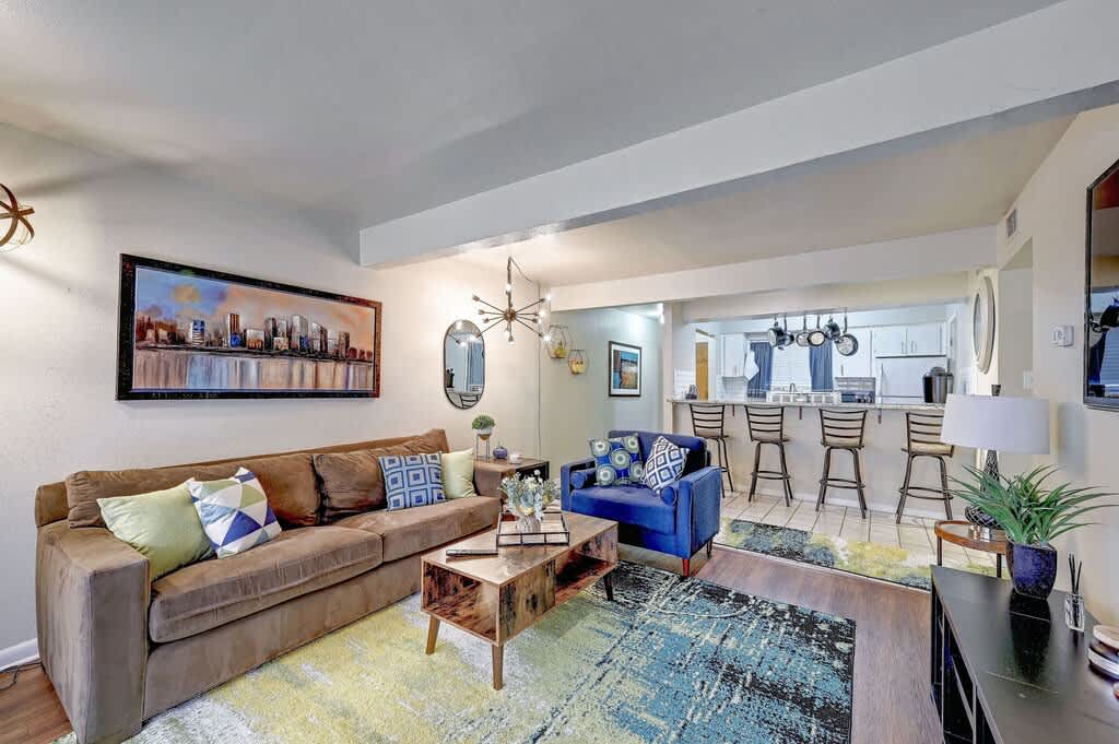 Centrally located in Historic Tarrytown 4