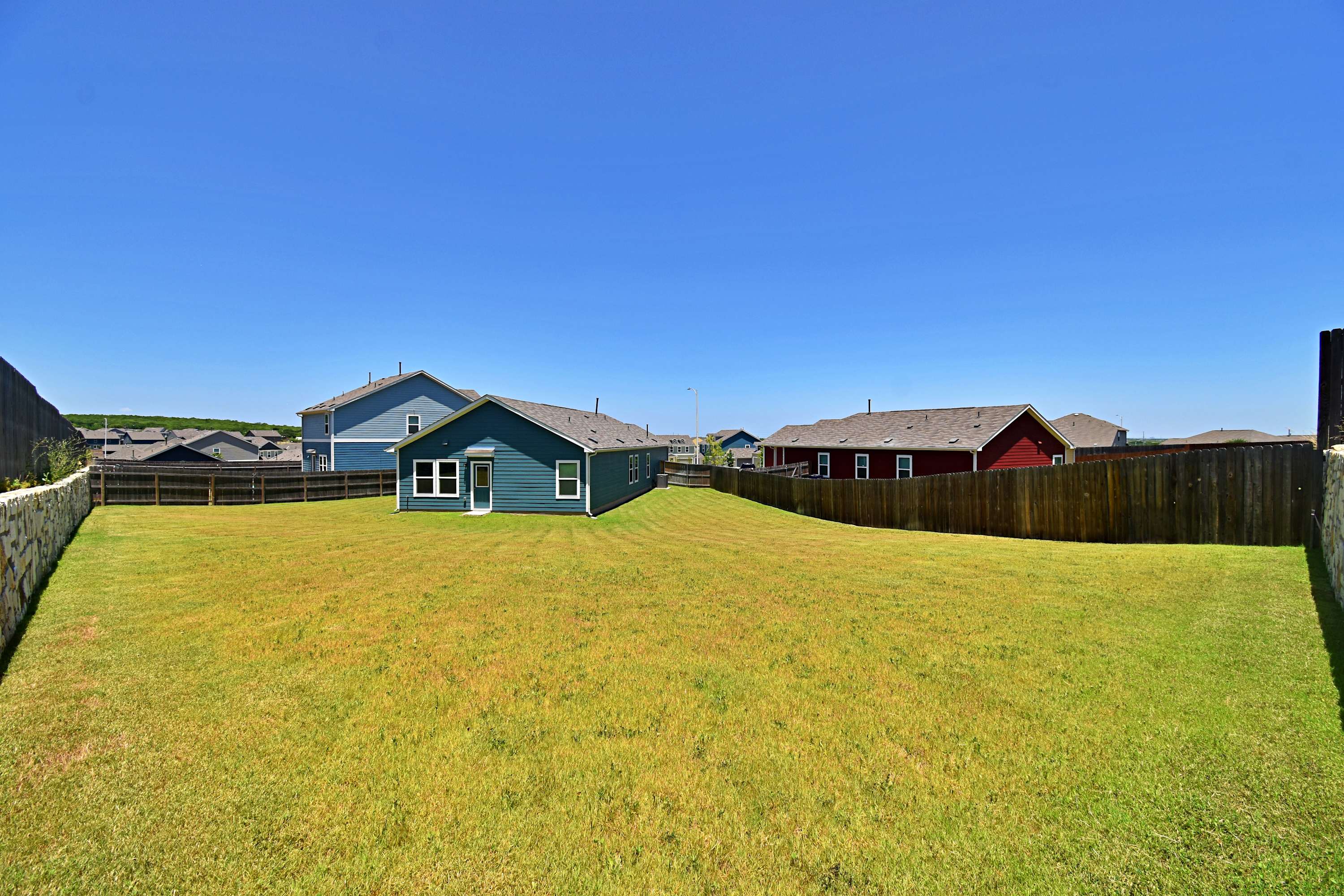 Longterm Rental Communal Pool, BBQ & Playgrounds 4