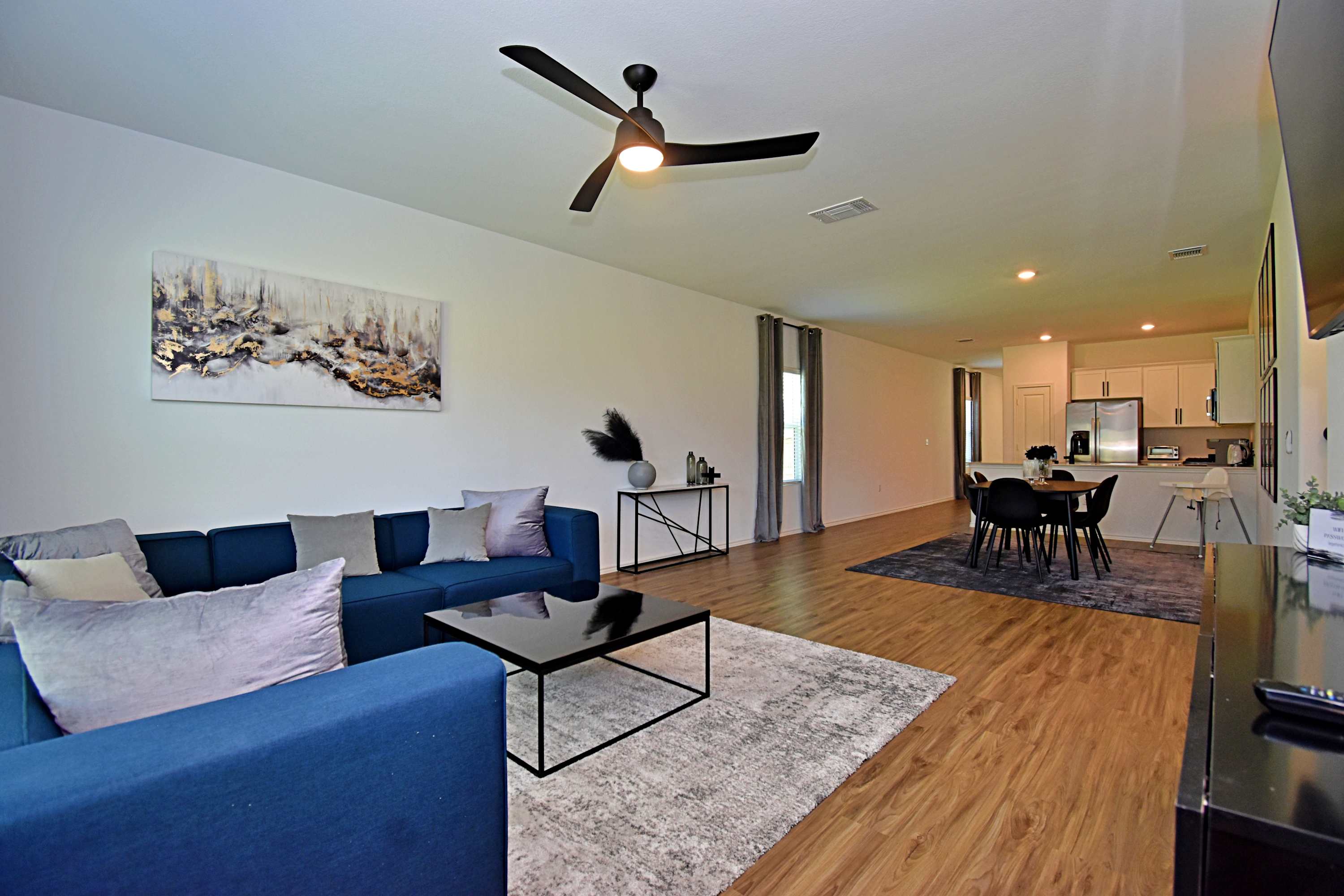 Longterm Rental Communal Pool, BBQ & Playgrounds 8