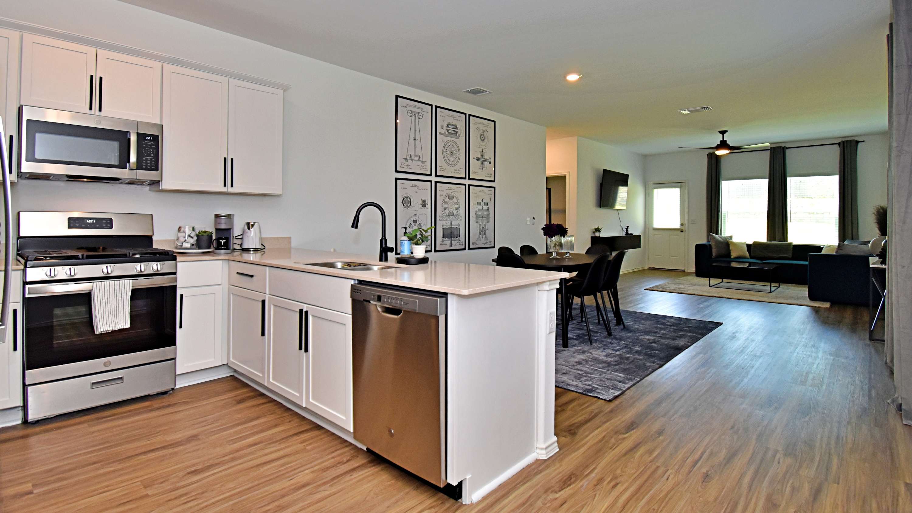 Longterm Rental Communal Pool, BBQ & Playgrounds 6