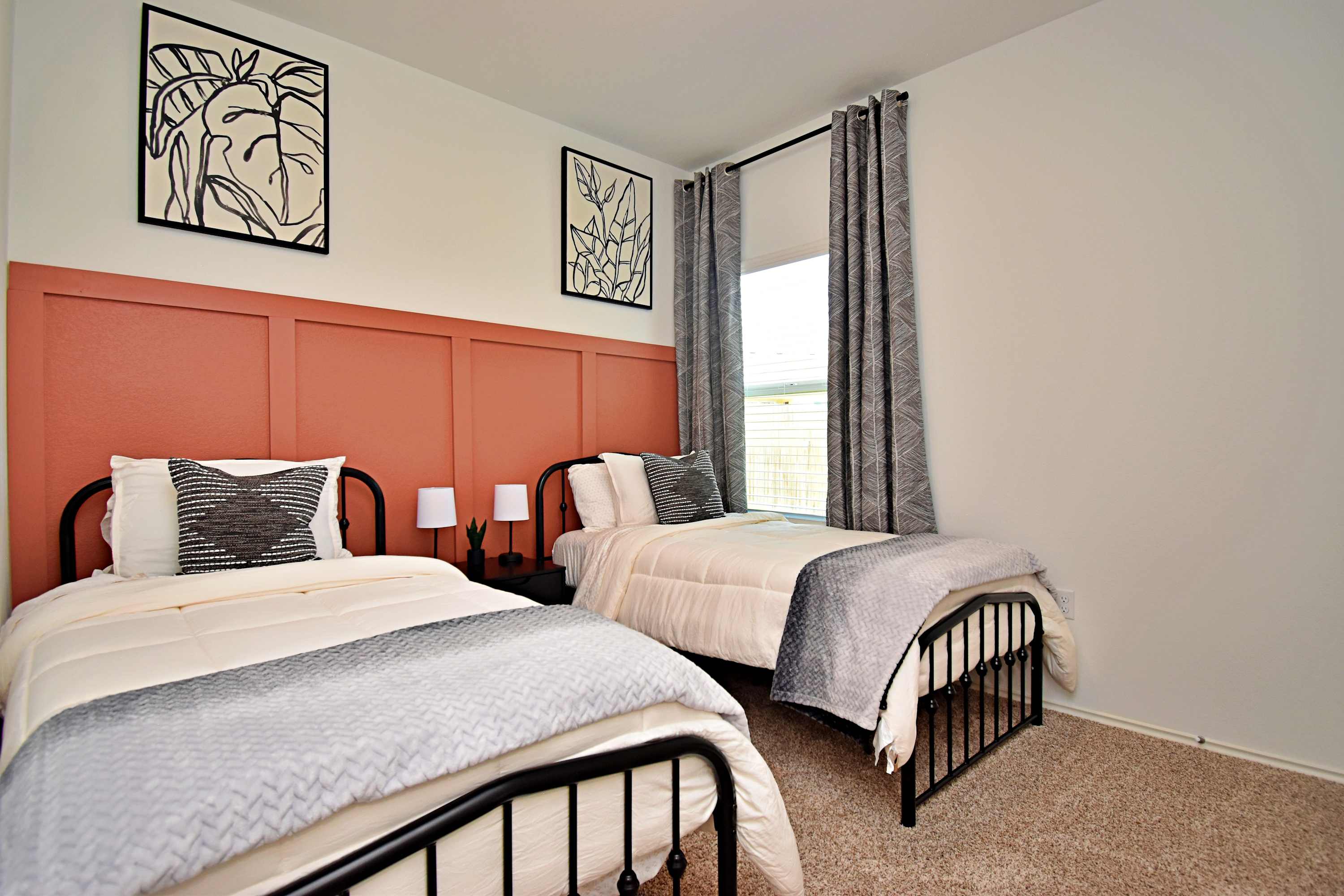 Long-term Stays, Family-friendly, Communal pool! 7