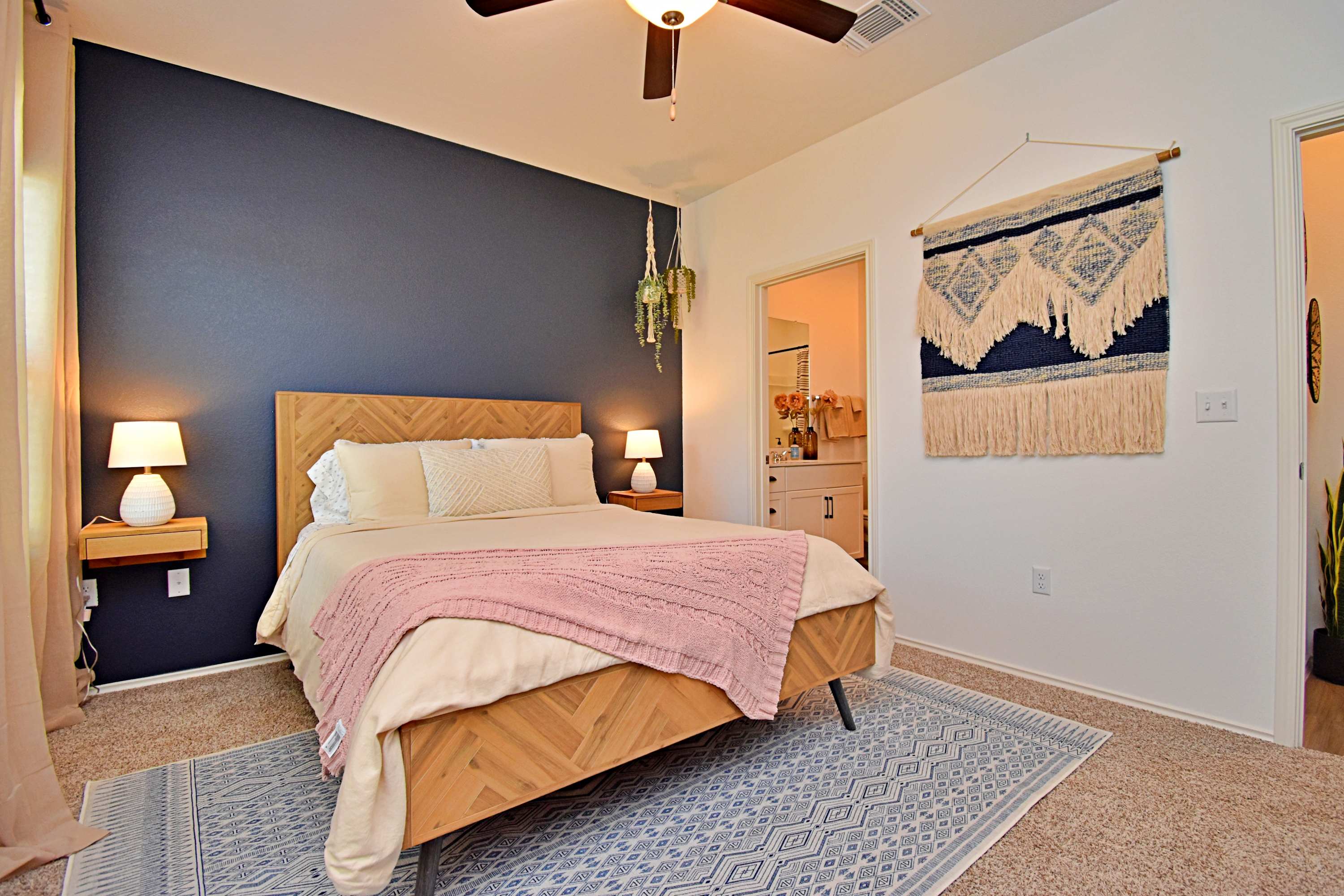 Long-term Stays, Family-friendly, Communal pool! 4