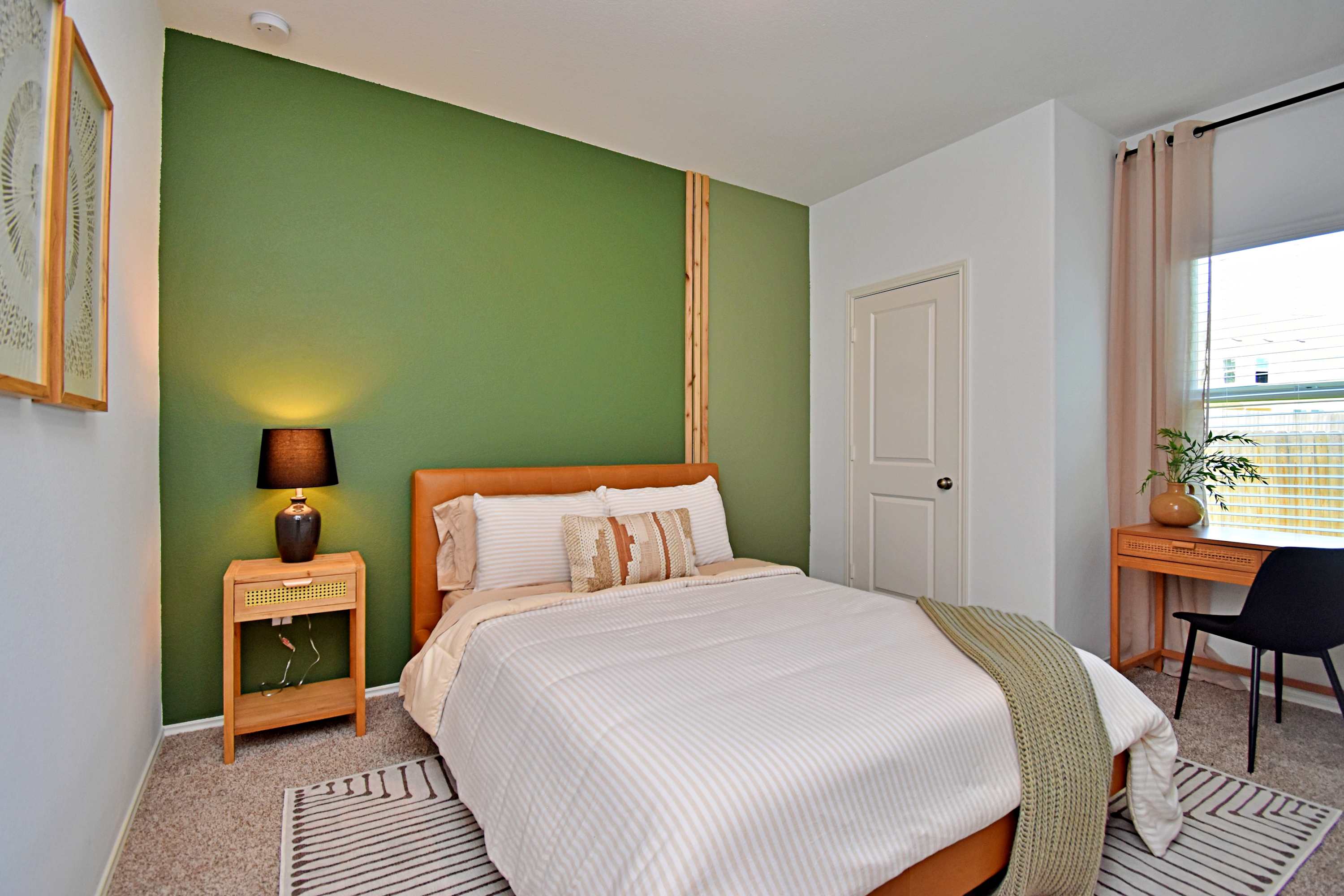 Long-term Stays, Family-friendly, Communal pool! 5