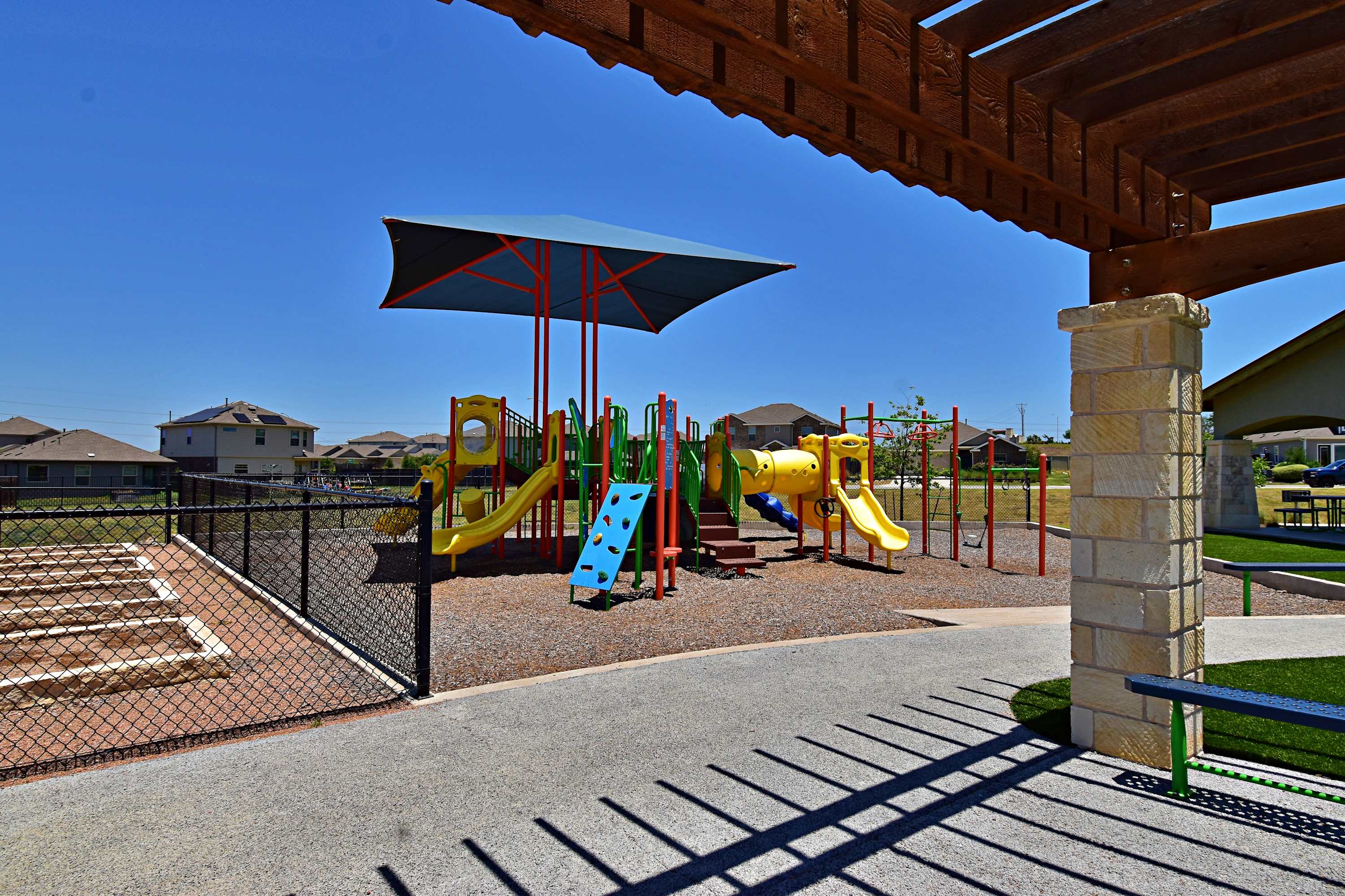 Long-term Stays, Family-friendly, Communal pool! 4