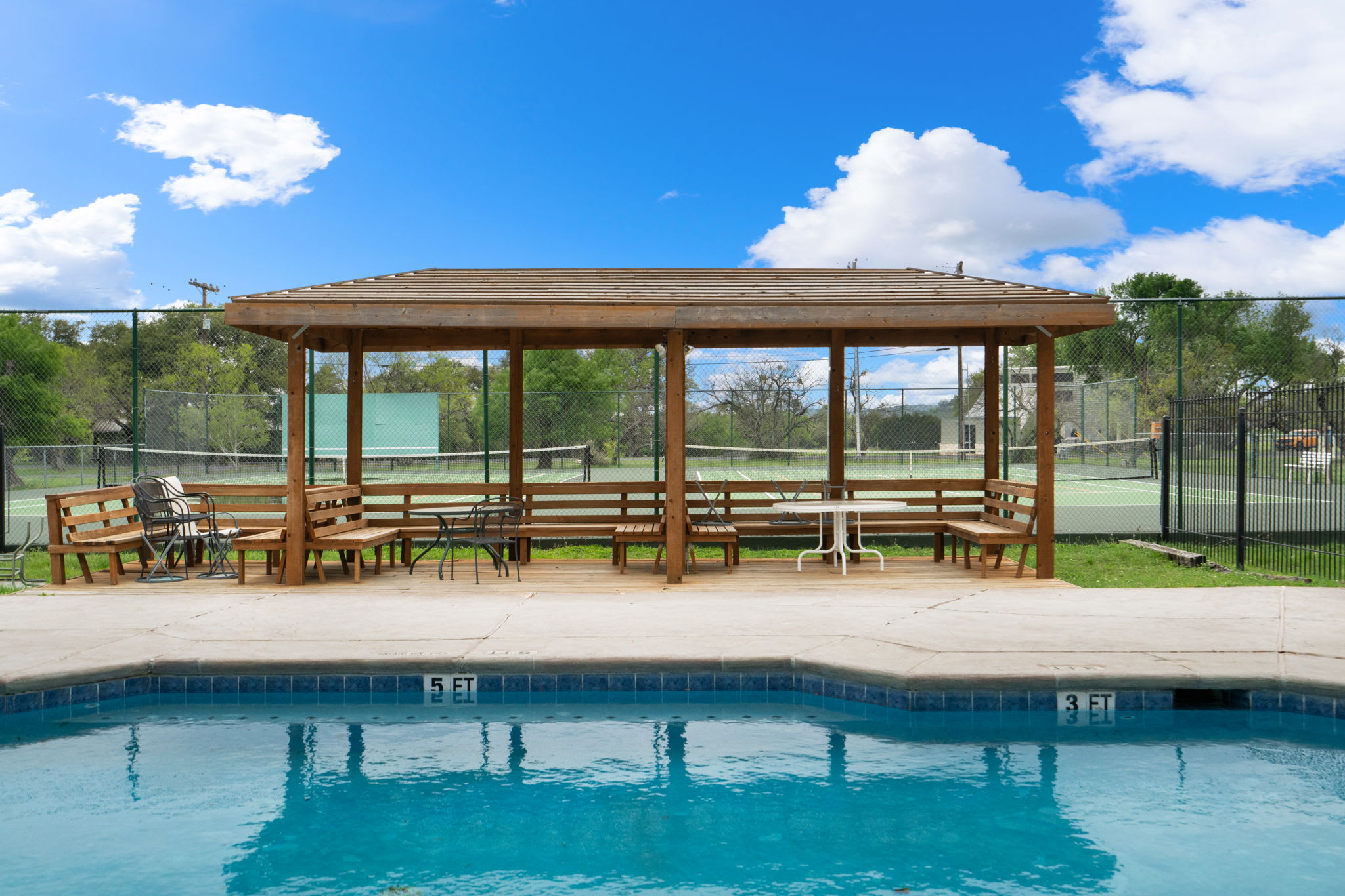 Windermere Oaks Community Pool