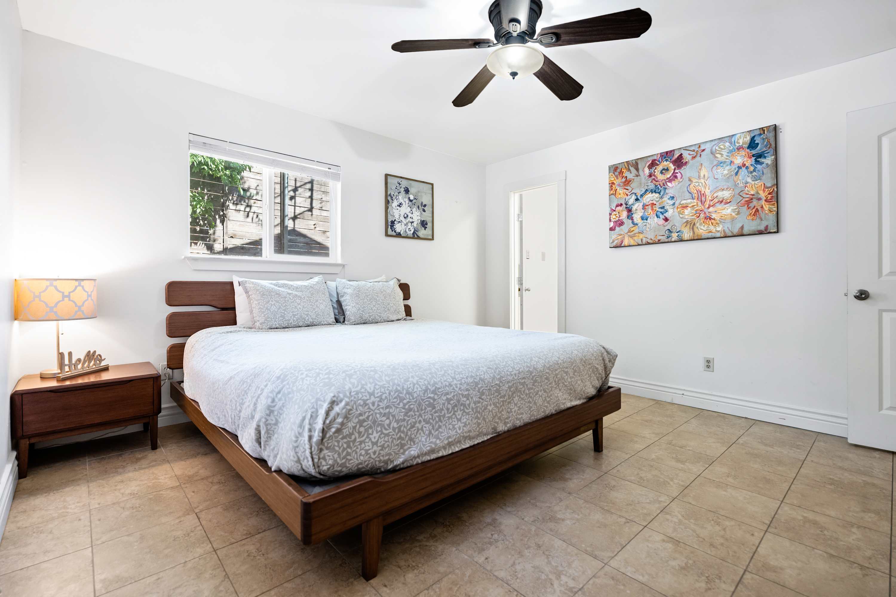 Screened-in Porch Walkable to SoCO 4