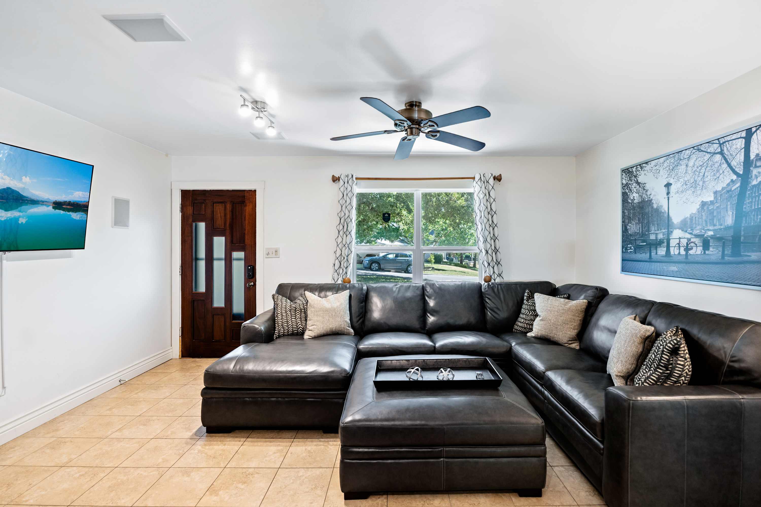 Screened-in Porch Walkable to SoCO 8