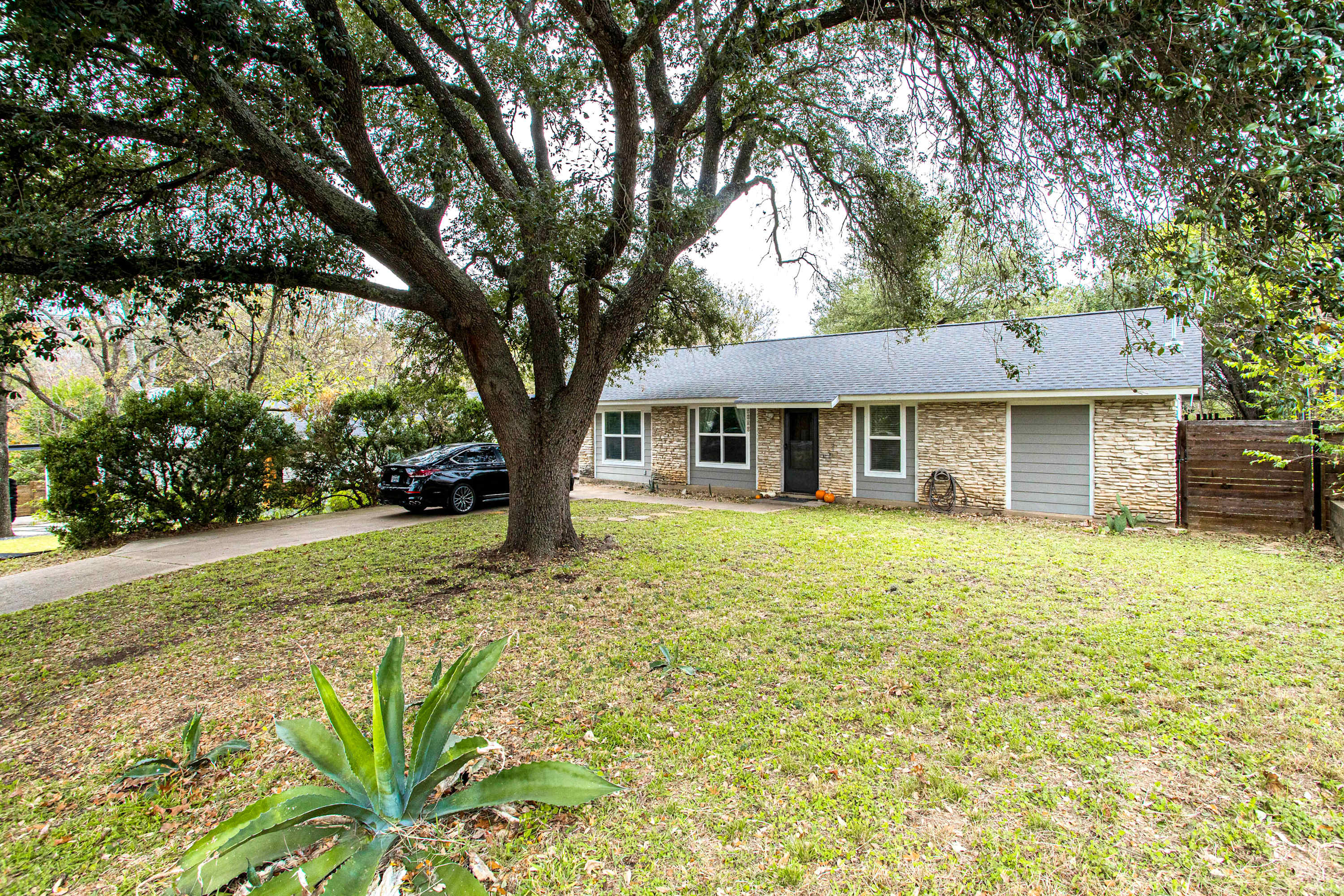 Screened-in Porch Walkable to SoCO 6