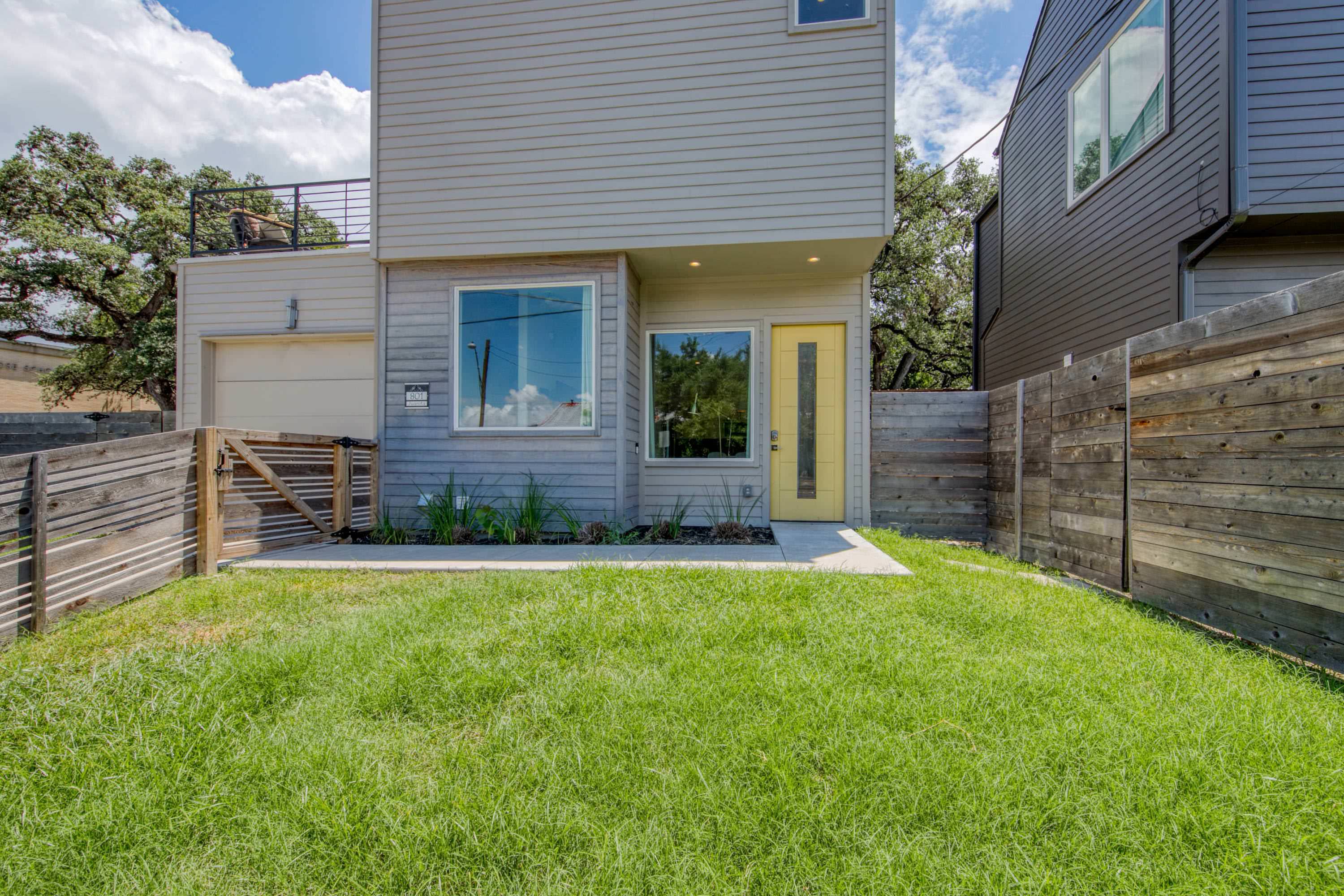 3 miles from Downtown Austin