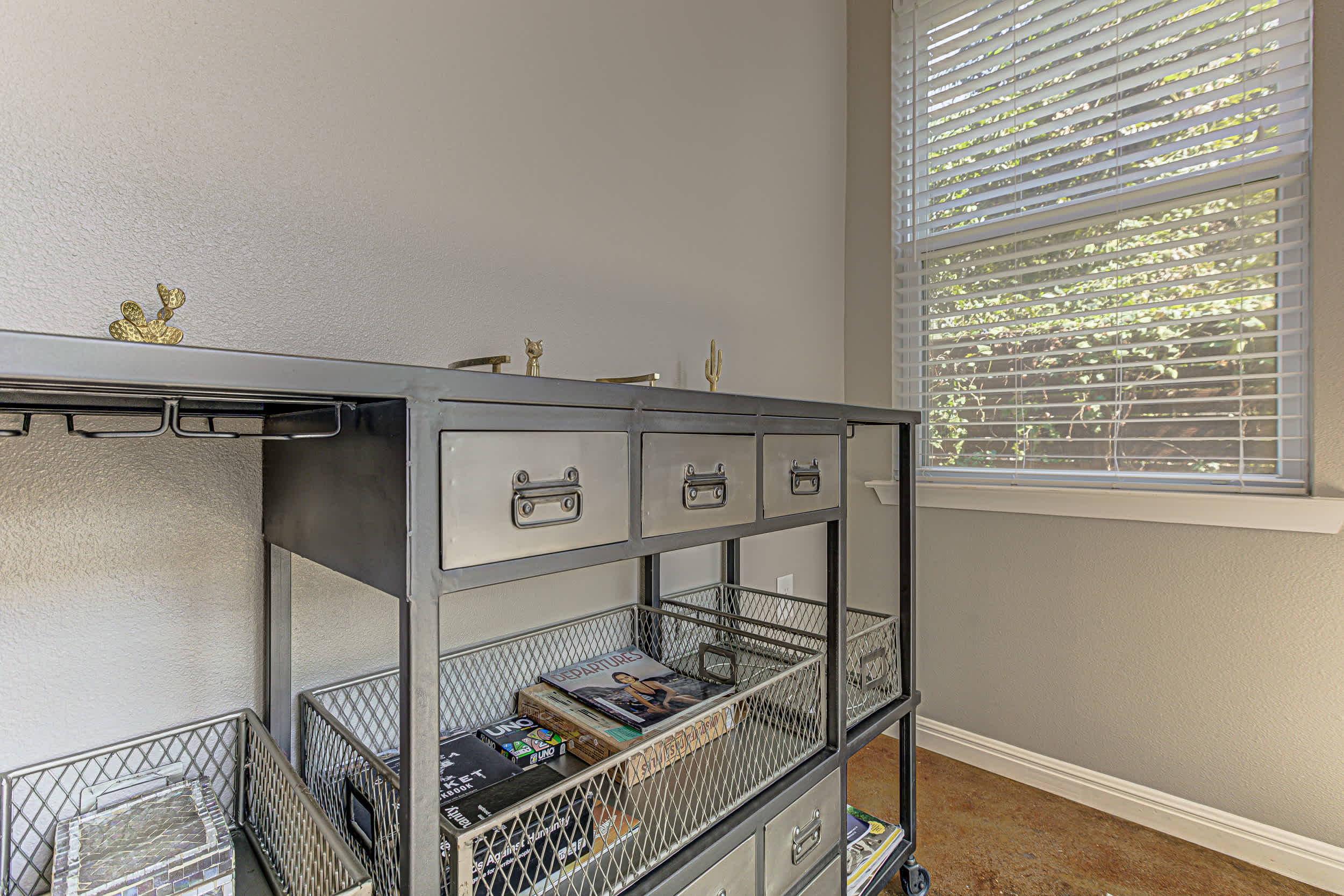 Stylish 3 BDR for 8! Close to Downtown! 7