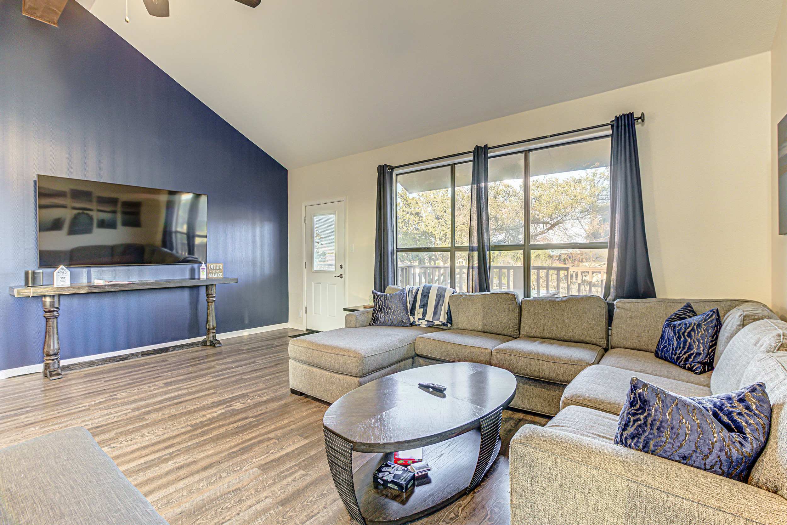 Cozy 3 bdr family Condo in Horseshoe Bay, Near Marina!