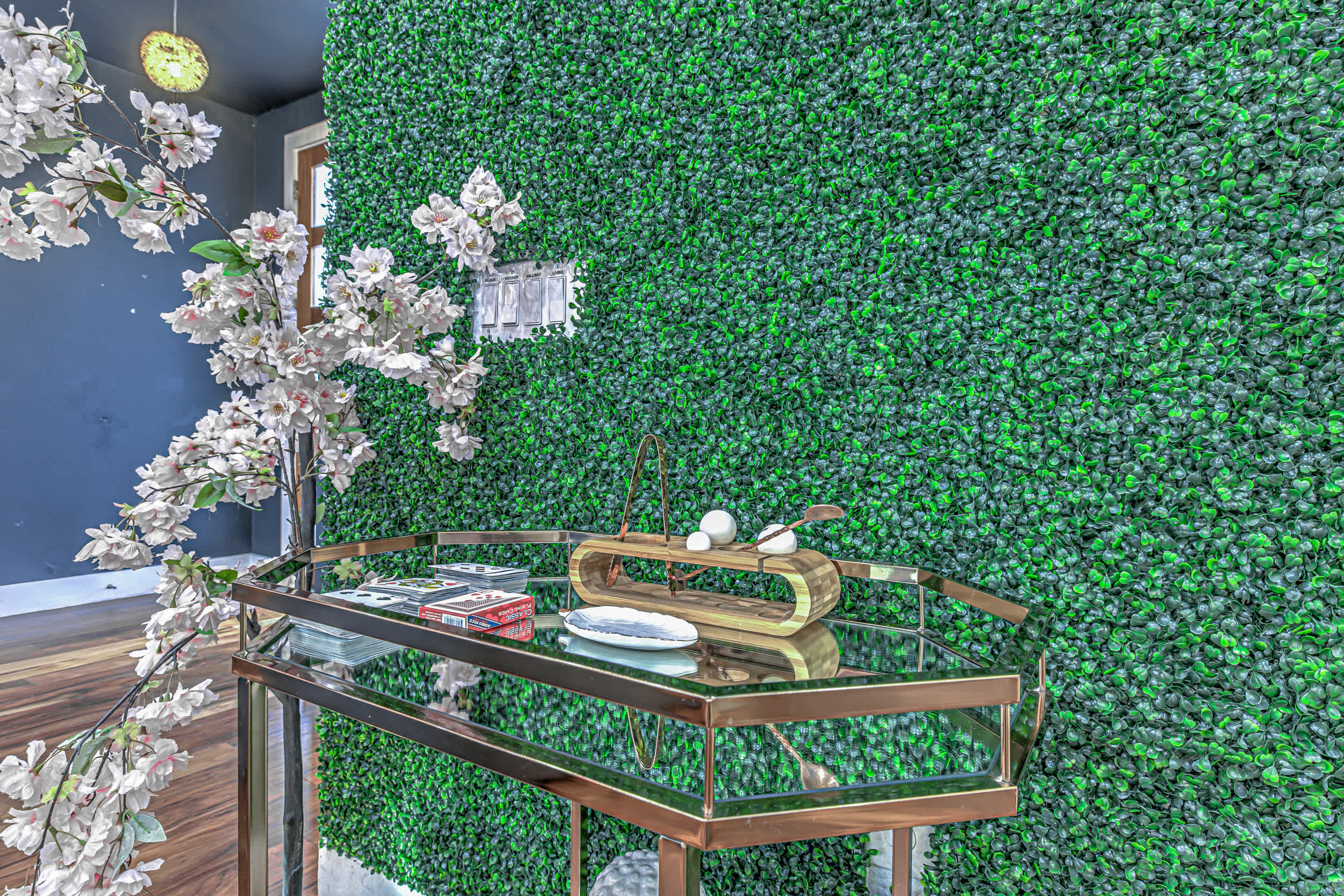 Unique 3 BDR family for 10, Near Downtown & 6th St! 8