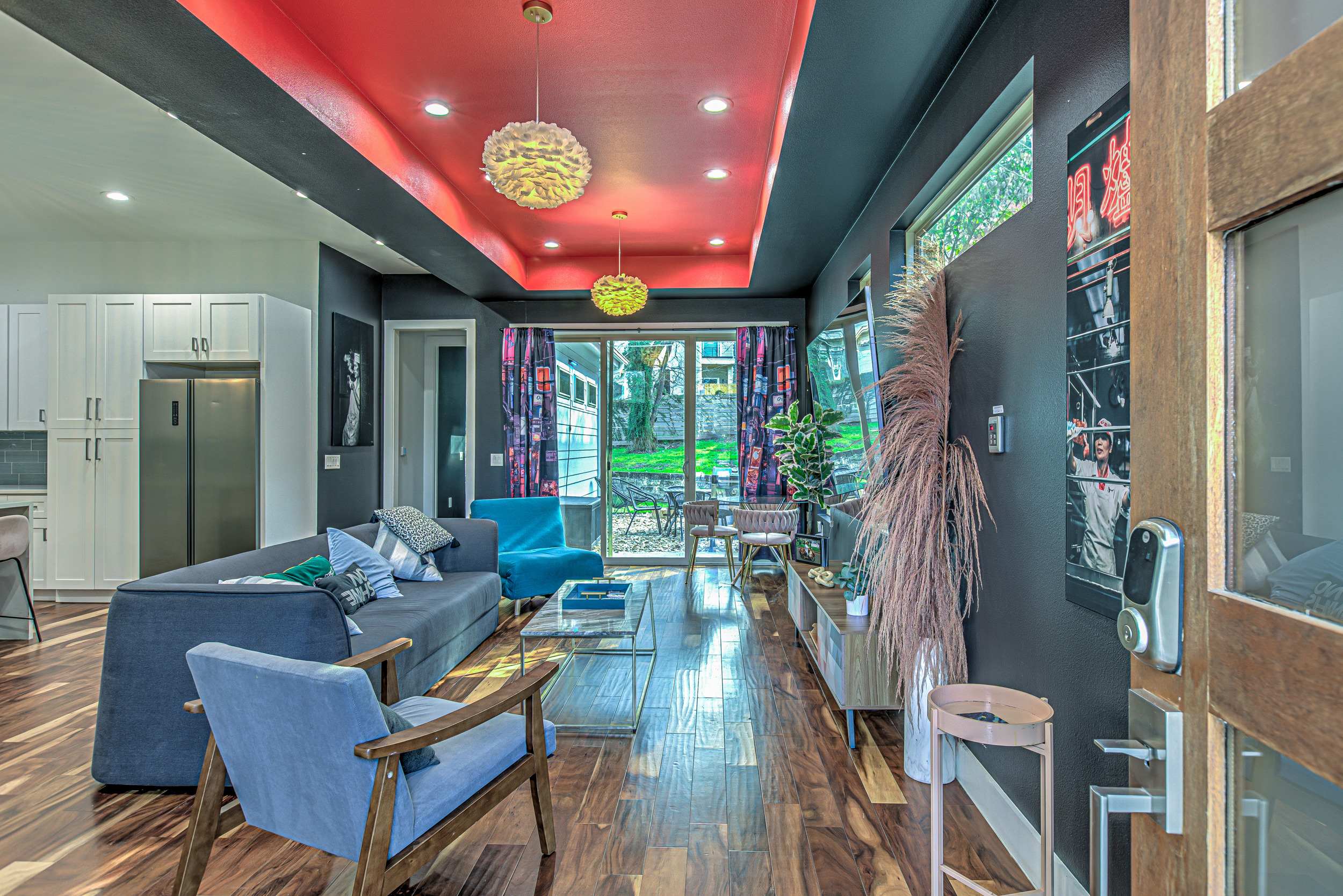 Unique 3 BDR family for 10, Near Downtown & 6th St! 5