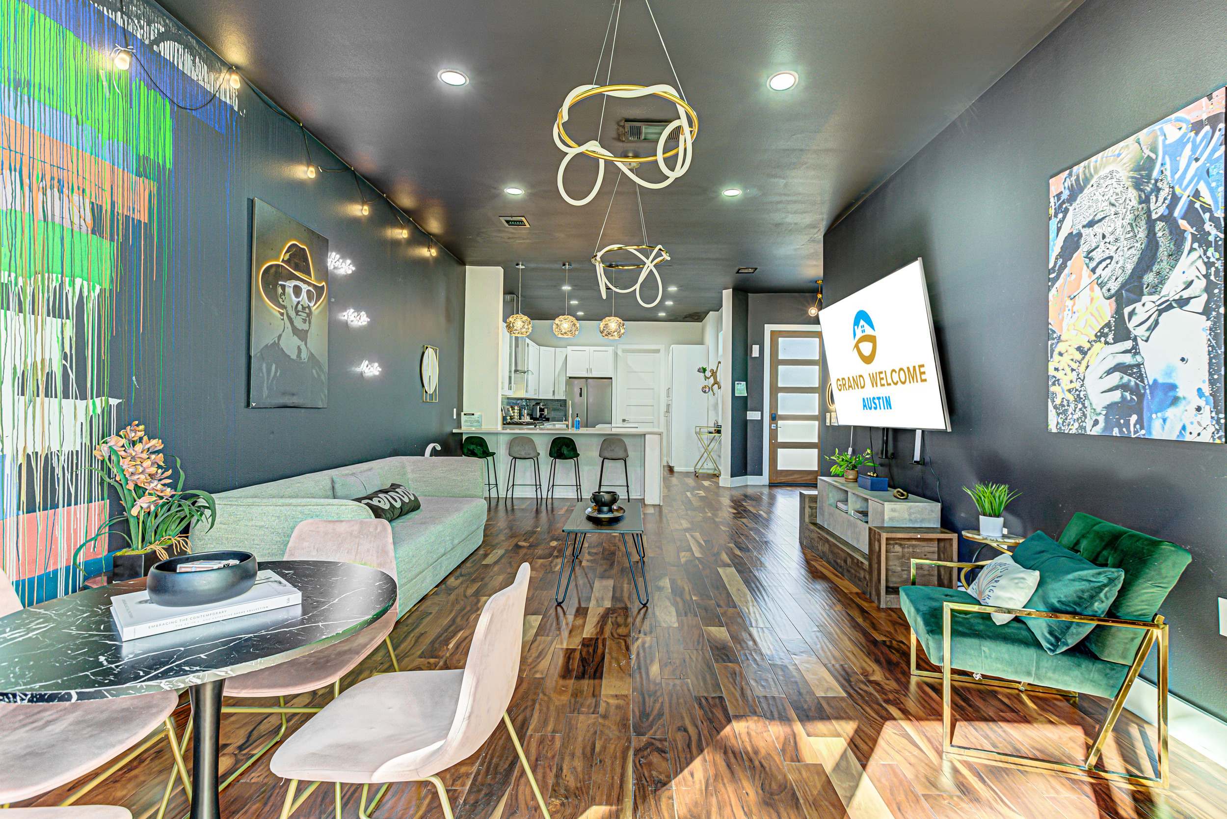 Eclectic 6 BDR for Family of 20, Mins to 6th St & DT!