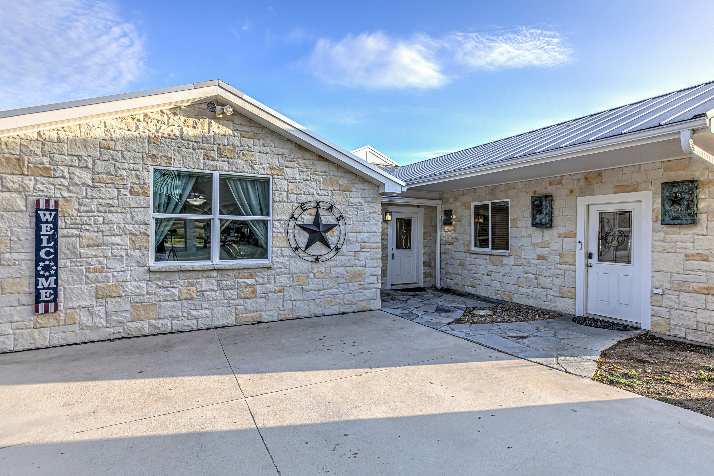 Lakefront Stay for 12 with Private Ramp, Dock & Views 7