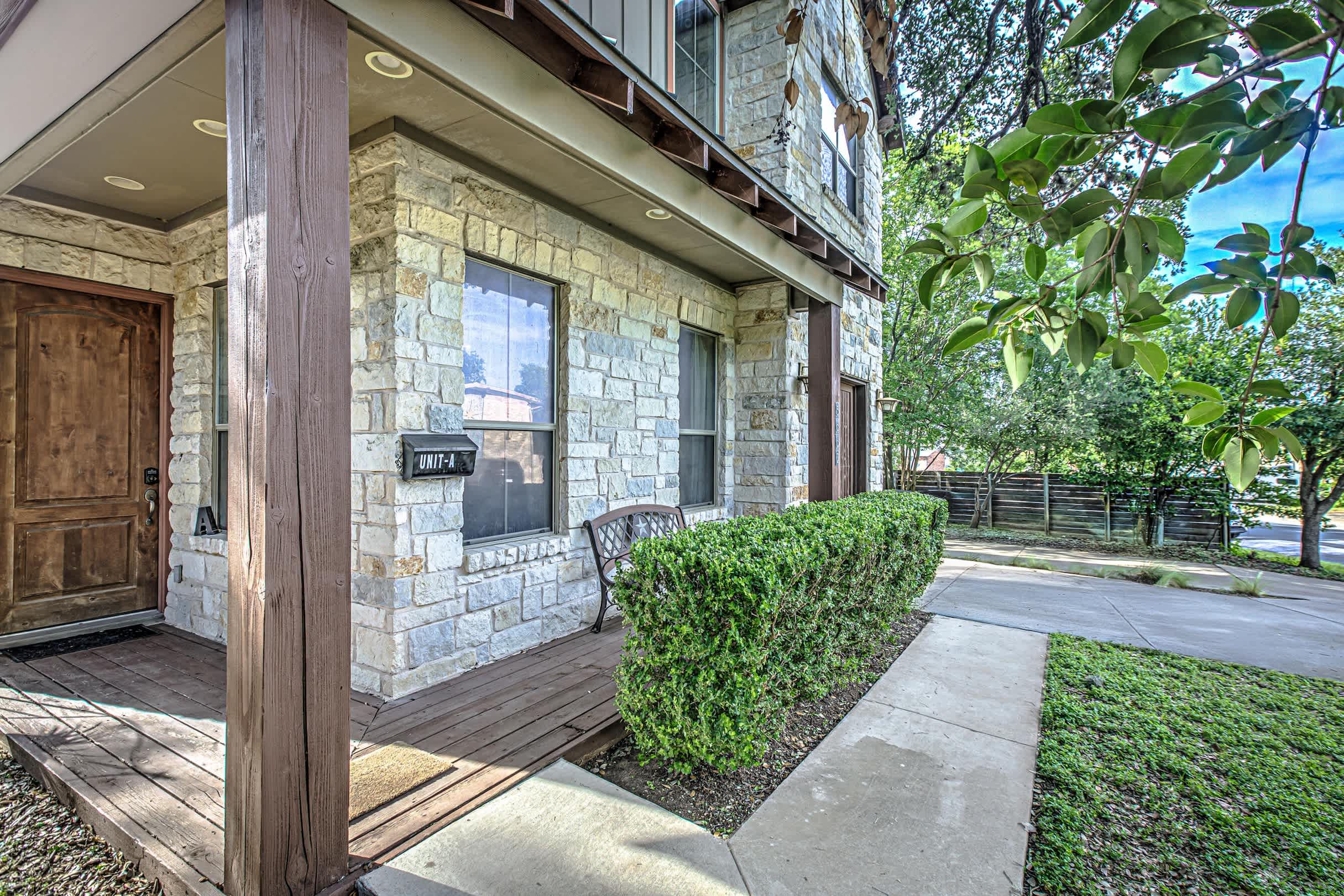 Charming 2BD - Billiards, Near Lady Bird Lake & DT 6