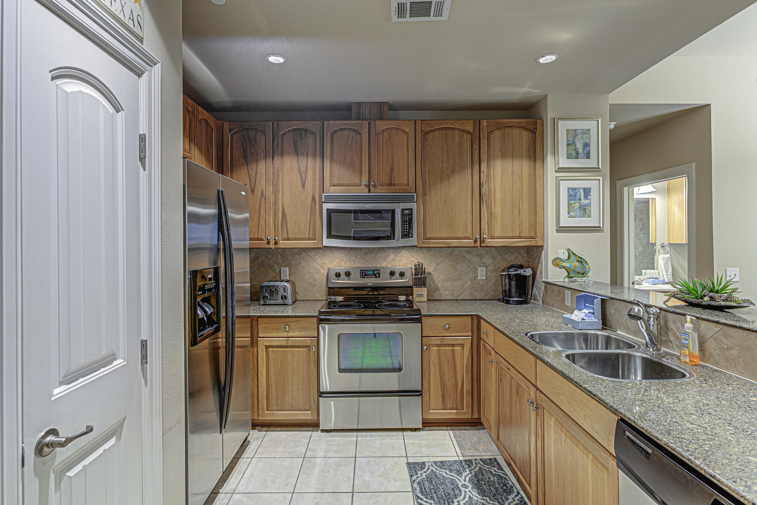 Chic 2BD with Balcony, Pool, Hot Tub & Marina Views! 8