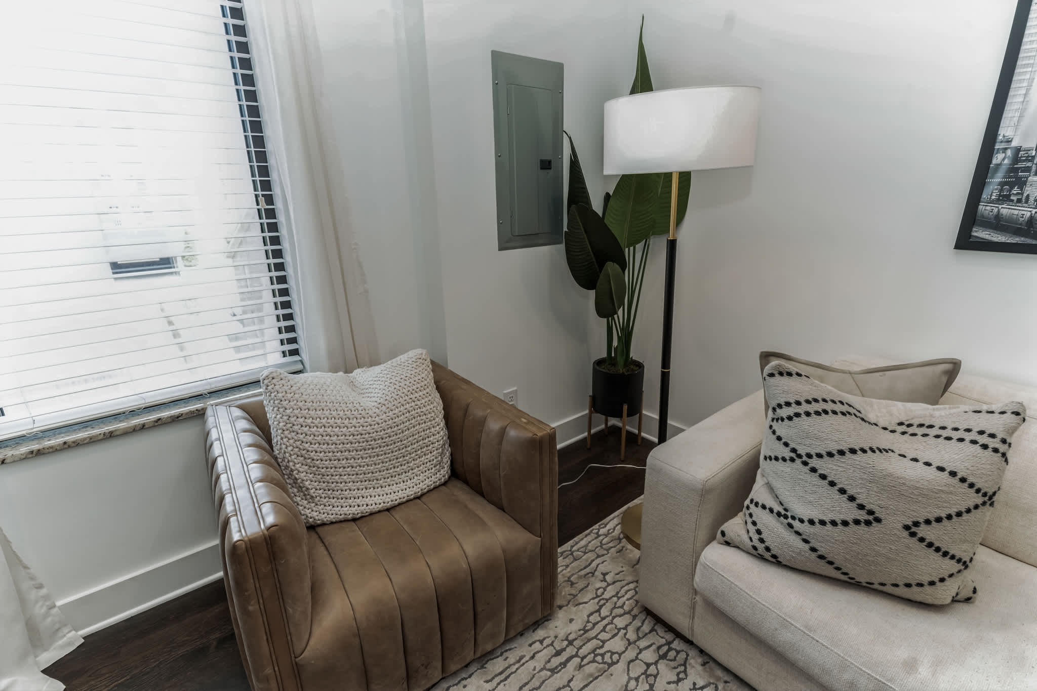 Couple's Retreat Near Vanderbilt University! 8