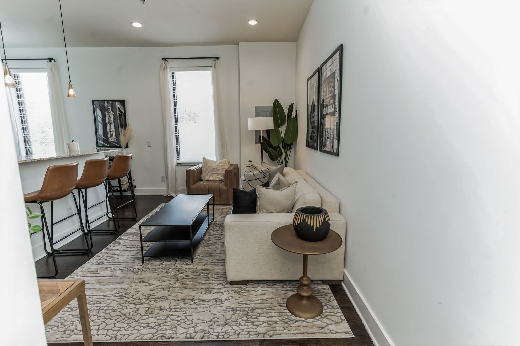 Couple's Retreat Near Vanderbilt University! 6