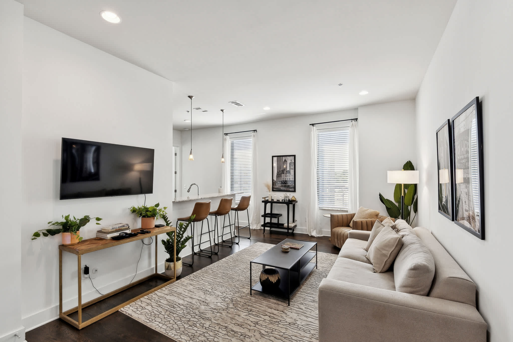 1 BDR Loft Centrally Located in West End 5