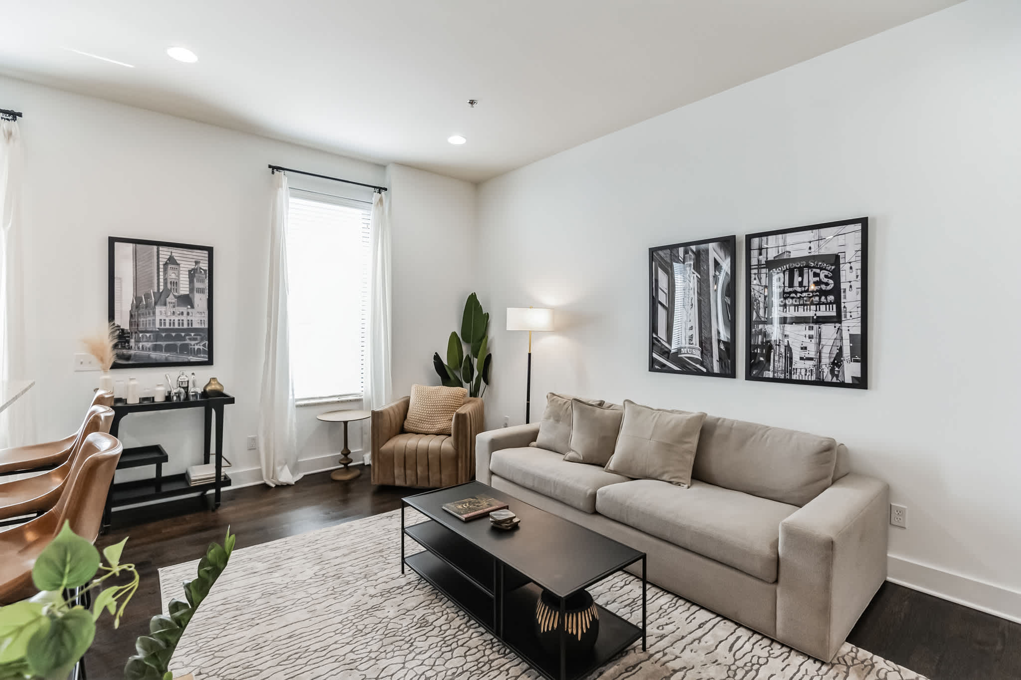 1 BDR Loft Centrally Located in West End 6