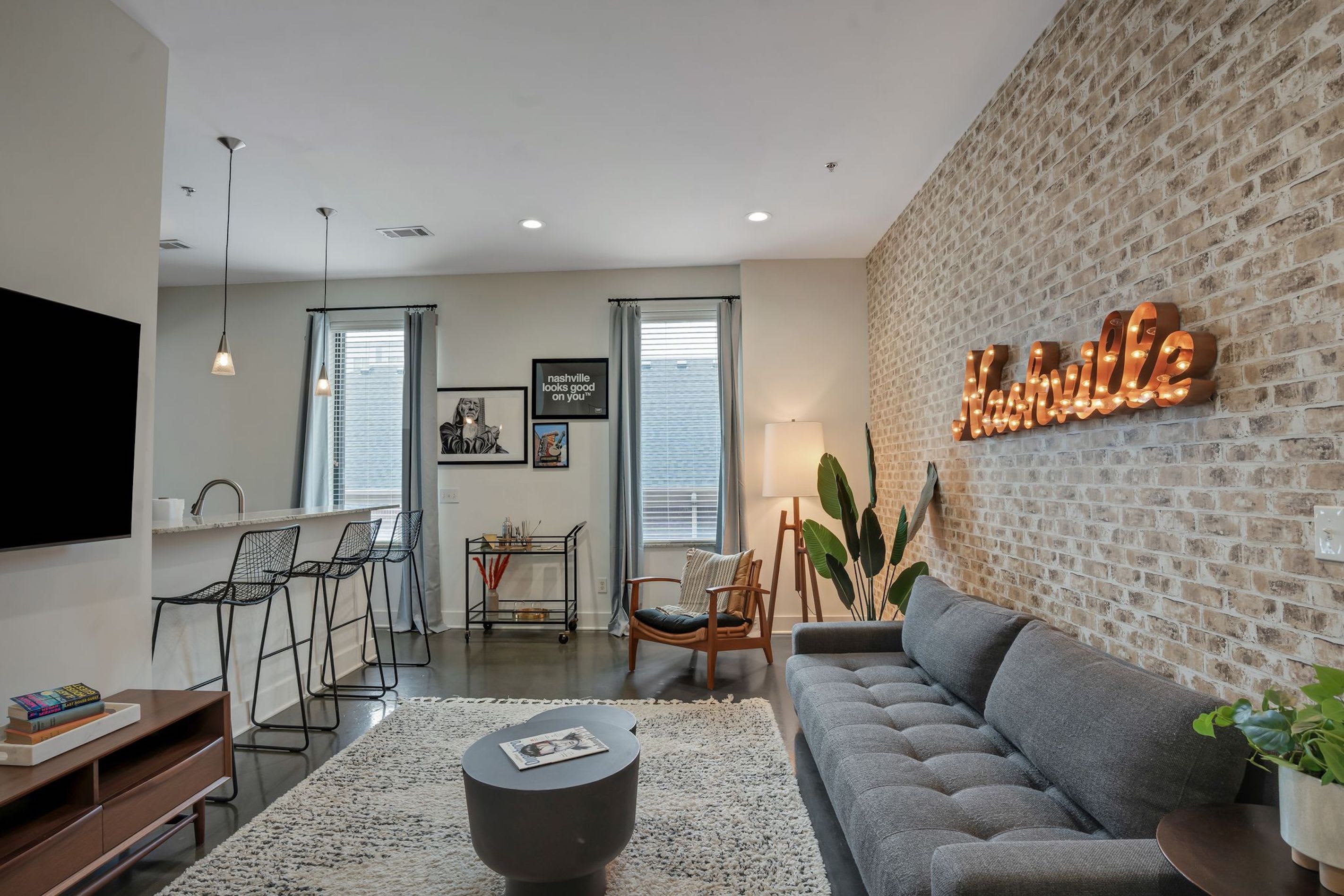 Modern Loft Near West End!