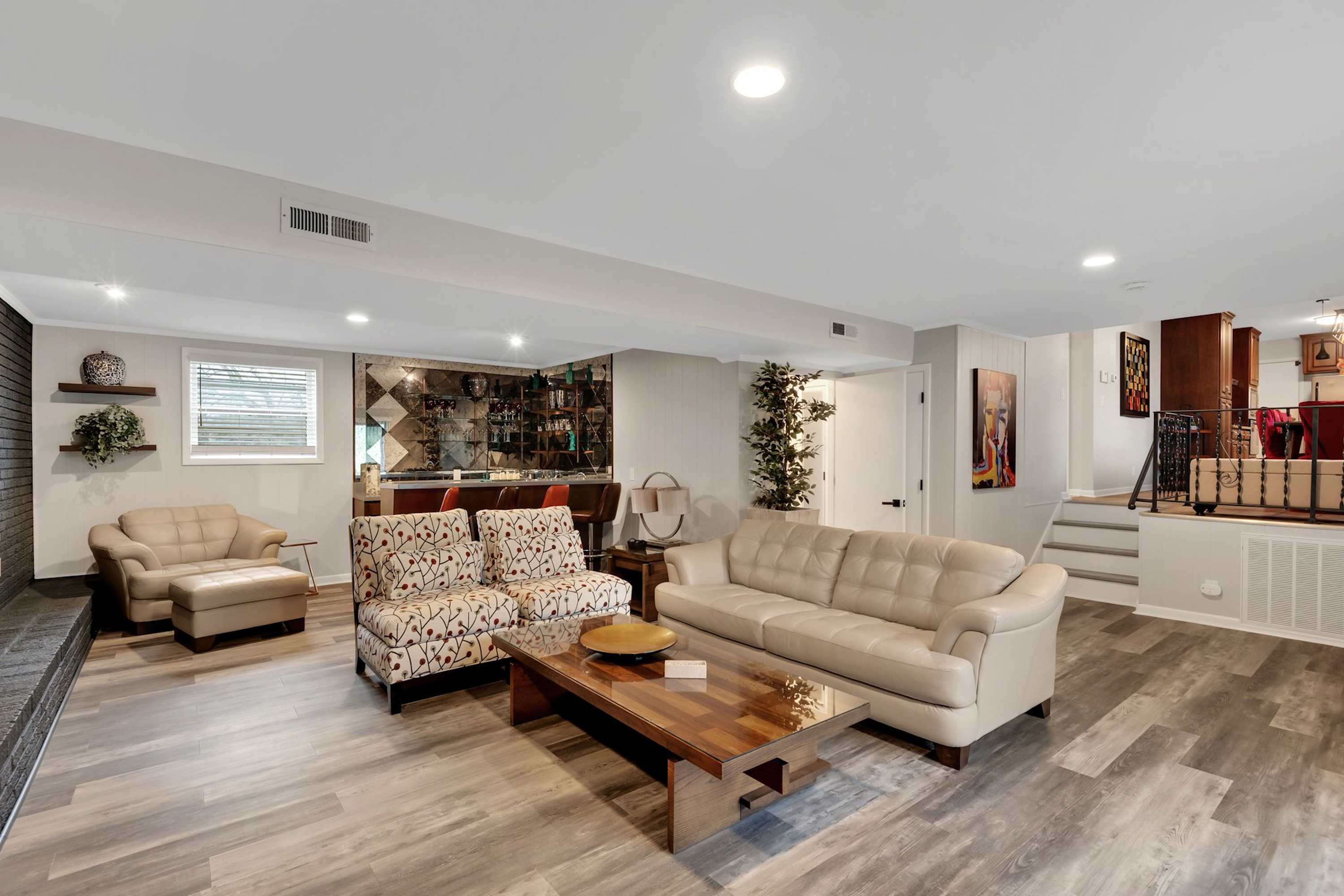 Featured Property Luxurious 4BR home, Pet friendly!