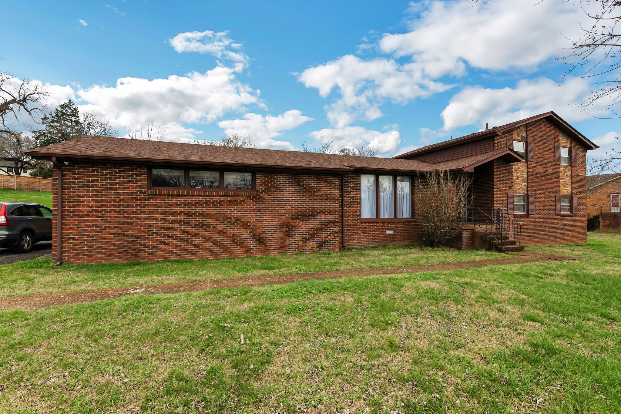 Featured Property Luxurious 4BR home, Pet friendly!
