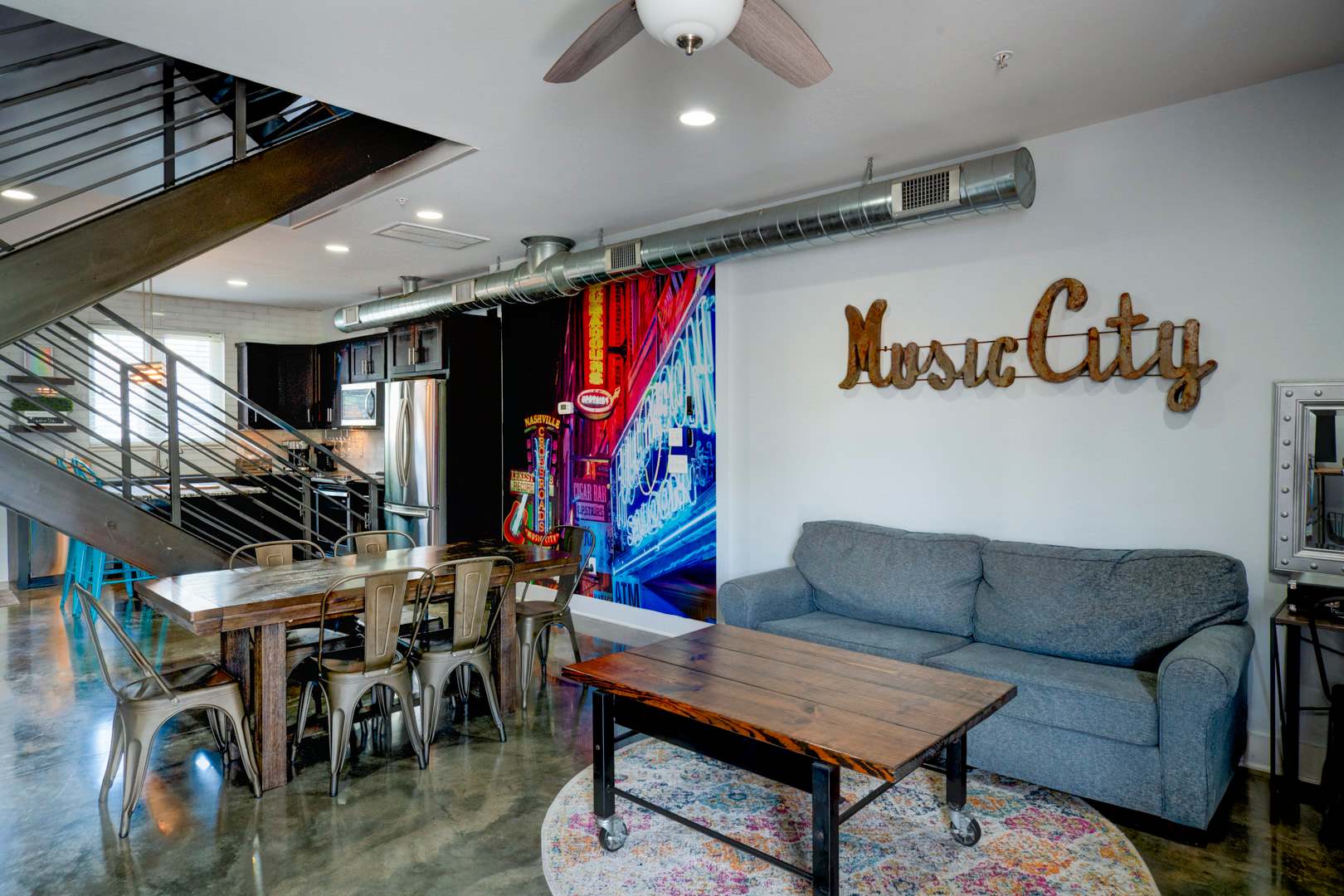 Modern 2 BDR Townhome Minutes from Downtown!