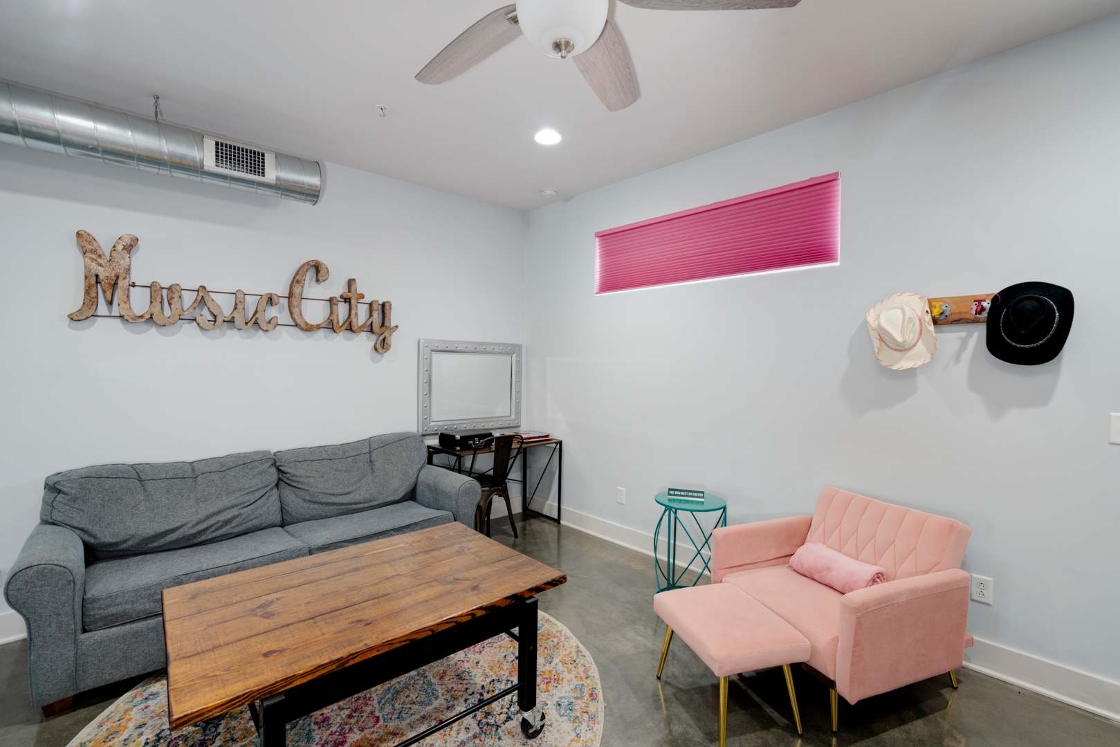 Modern 2 BDR Townhome Minutes from Downtown! 7